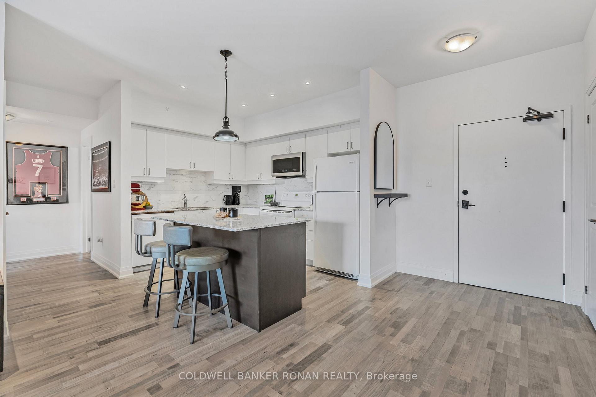 Photo 10 of Unit 405, 157 Wellington Street E, New Tecumseth, Alliston — HOMEH
