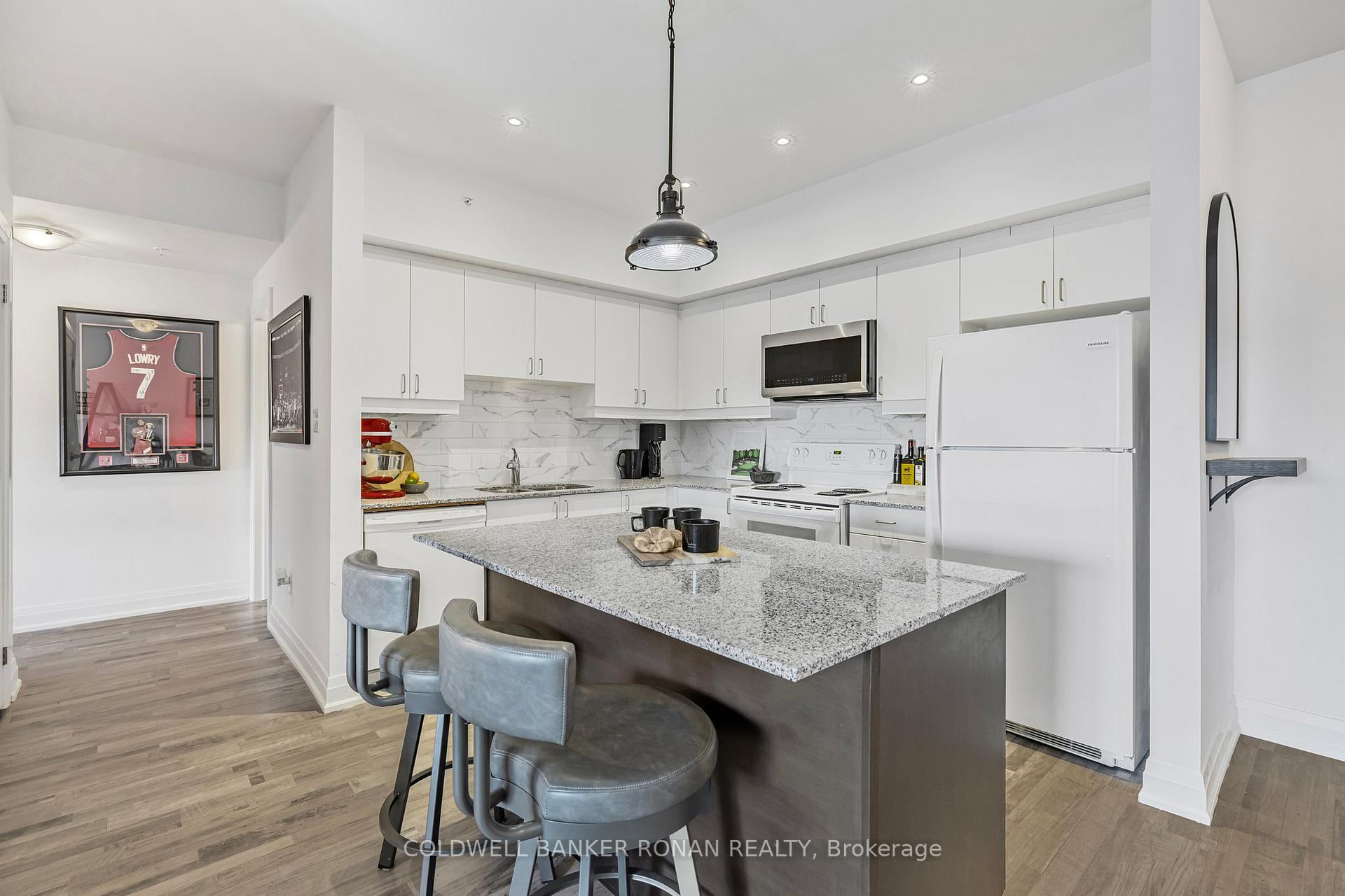 Photo 3 of Unit 405, 157 Wellington Street E, New Tecumseth, Alliston — HOMEH