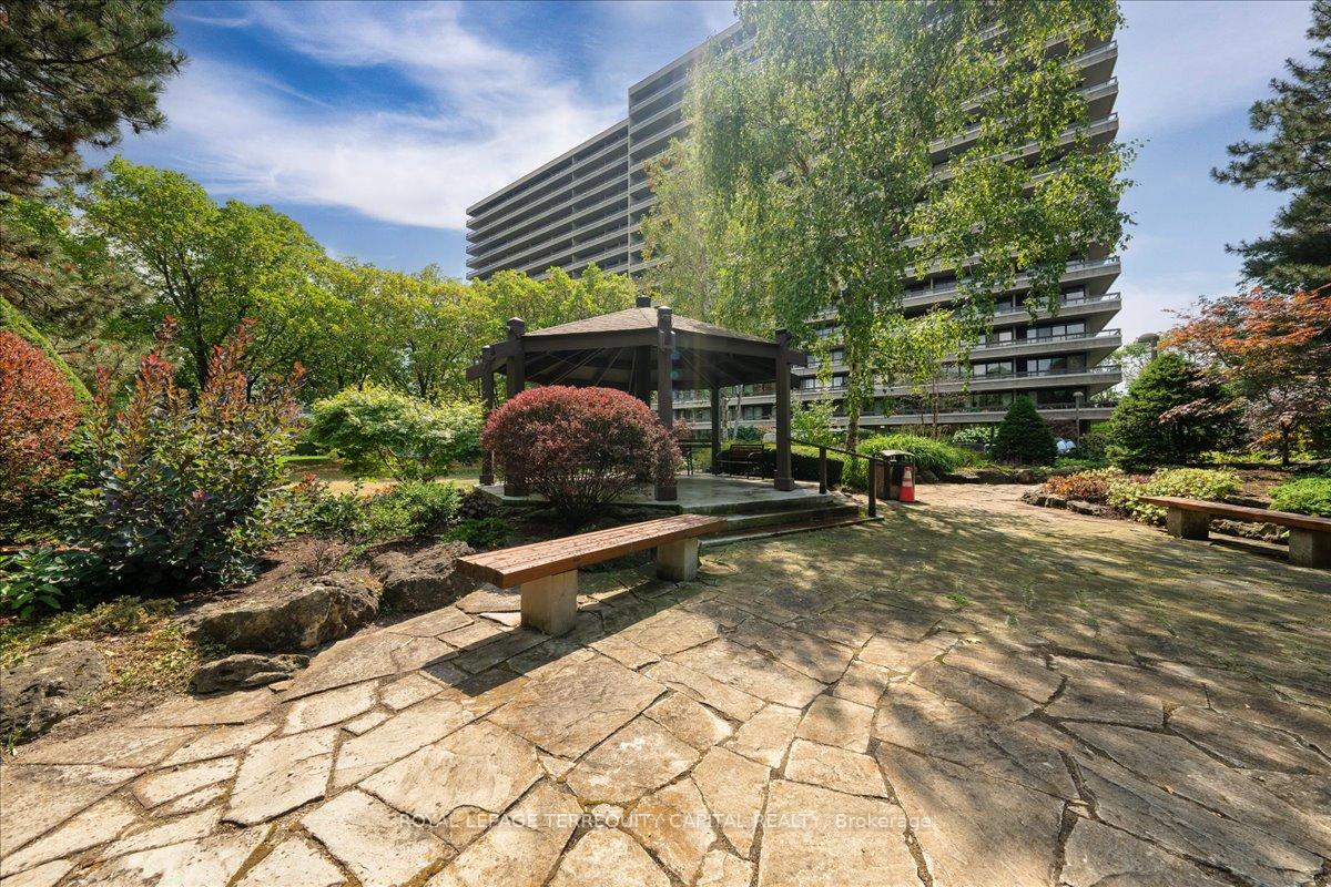 Photo 8 of Unit 909, 8111 Yonge Street, Markham, Royal Orchard — HOMEH