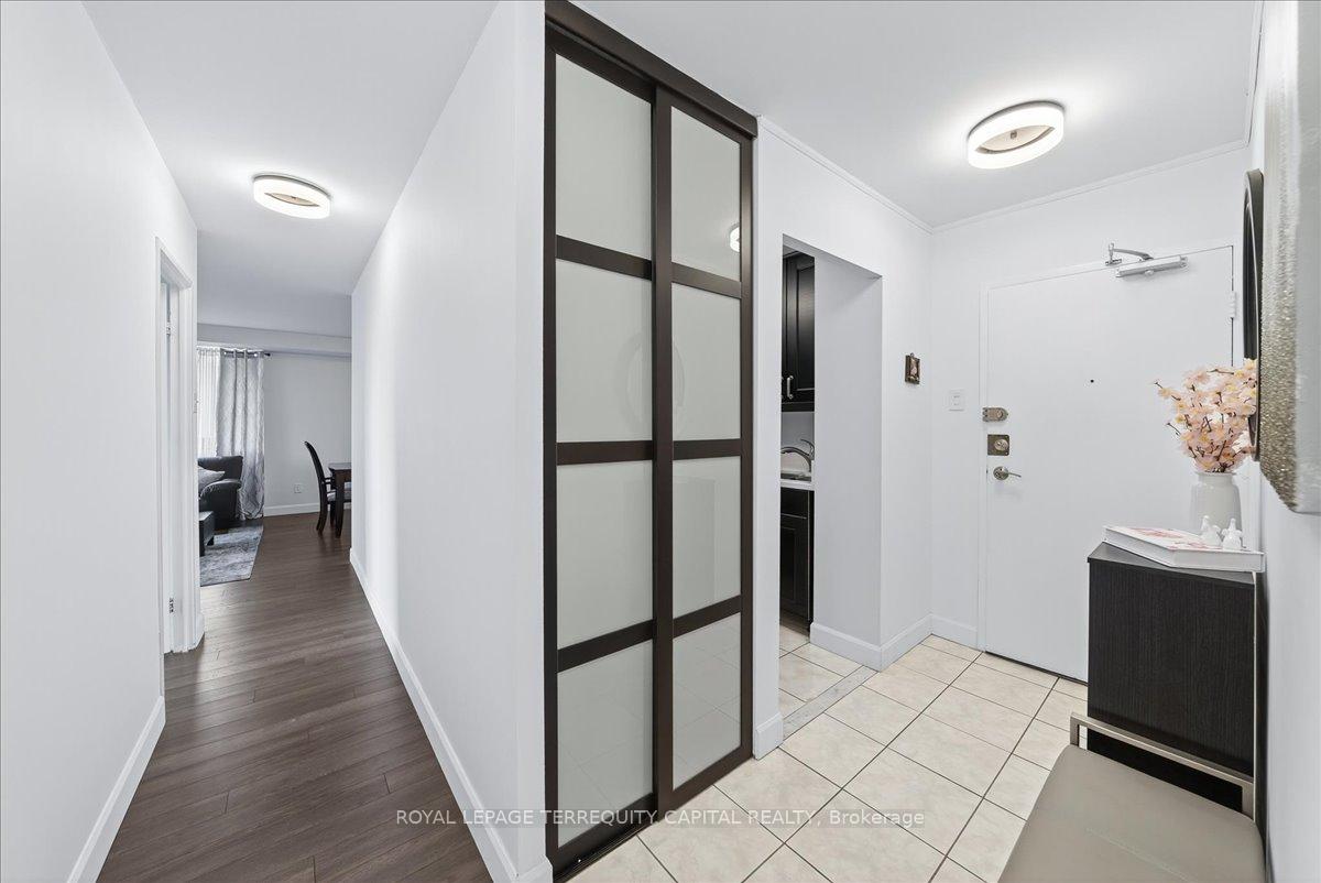 Photo 4 of Unit 909, 8111 Yonge Street, Markham, Royal Orchard — HOMEH