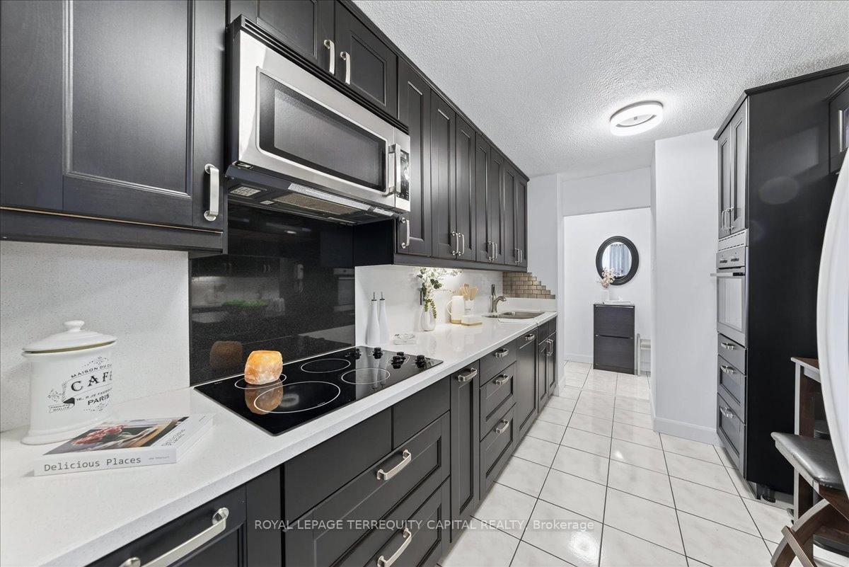 Photo 3 of Unit 909, 8111 Yonge Street, Markham, Royal Orchard — HOMEH