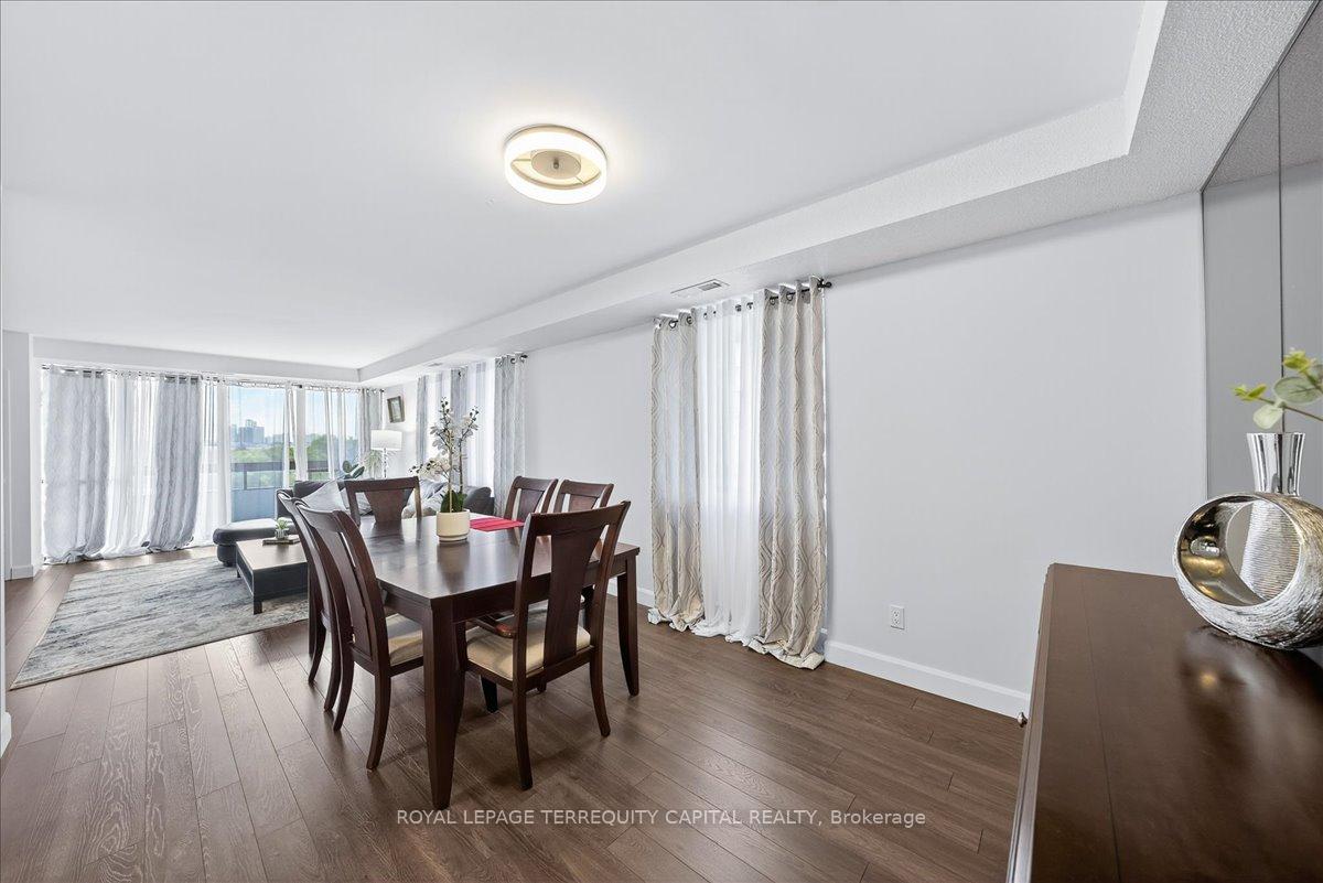 Photo 9 of Unit 909, 8111 Yonge Street, Markham, Royal Orchard — HOMEH
