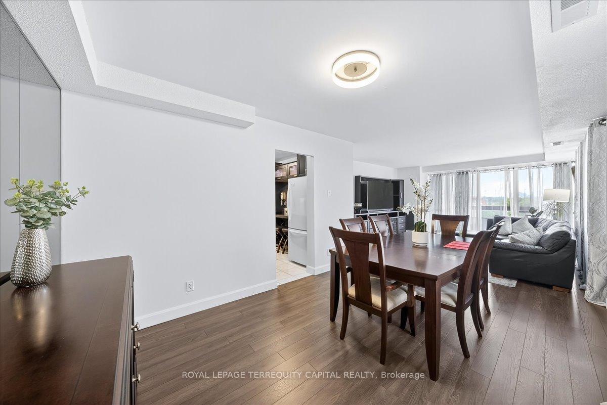 Photo 11 of Unit 909, 8111 Yonge Street, Markham, Royal Orchard — HOMEH