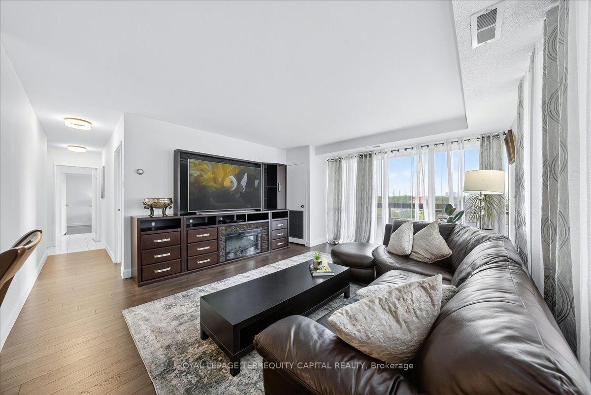 Photo 13 of Unit 909, 8111 Yonge Street, Markham, Royal Orchard — HOMEH