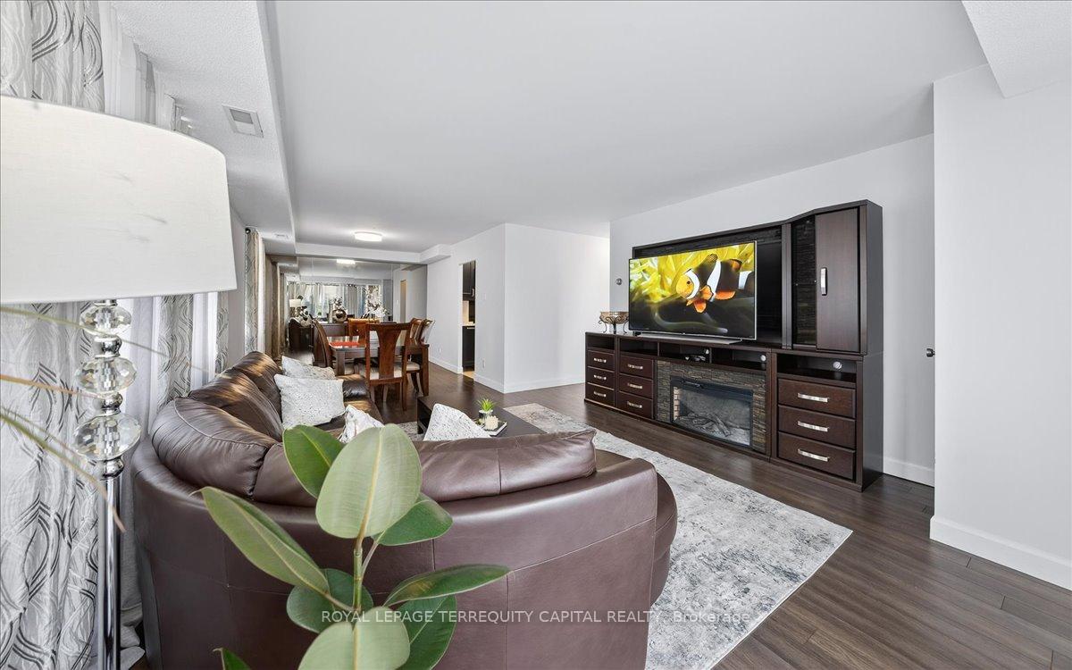 Photo 14 of Unit 909, 8111 Yonge Street, Markham, Royal Orchard — HOMEH