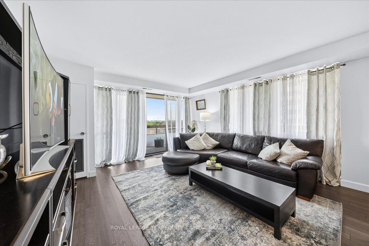 Photo 15 of Unit 909, 8111 Yonge Street, Markham, Royal Orchard — HOMEH