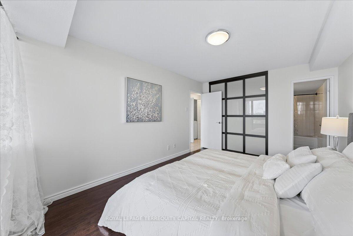 Photo 17 of Unit 909, 8111 Yonge Street, Markham, Royal Orchard — HOMEH