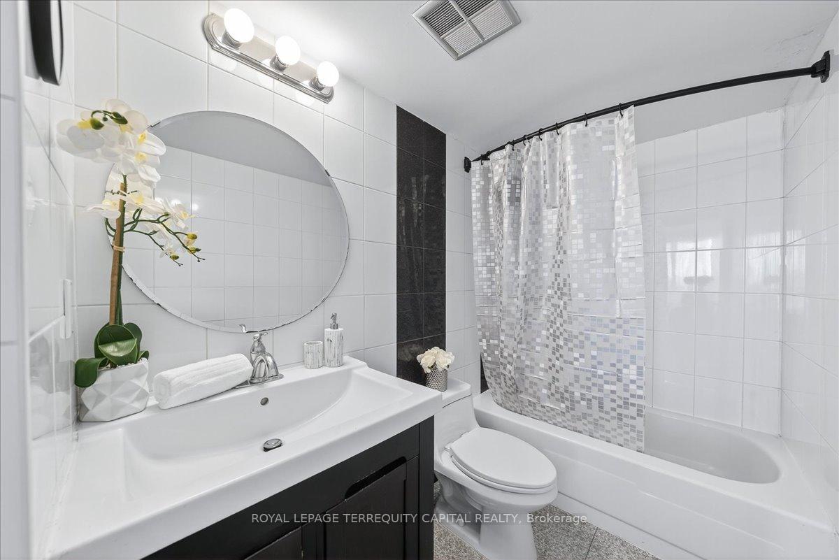 Photo 25 of Unit 909, 8111 Yonge Street, Markham, Royal Orchard — HOMEH