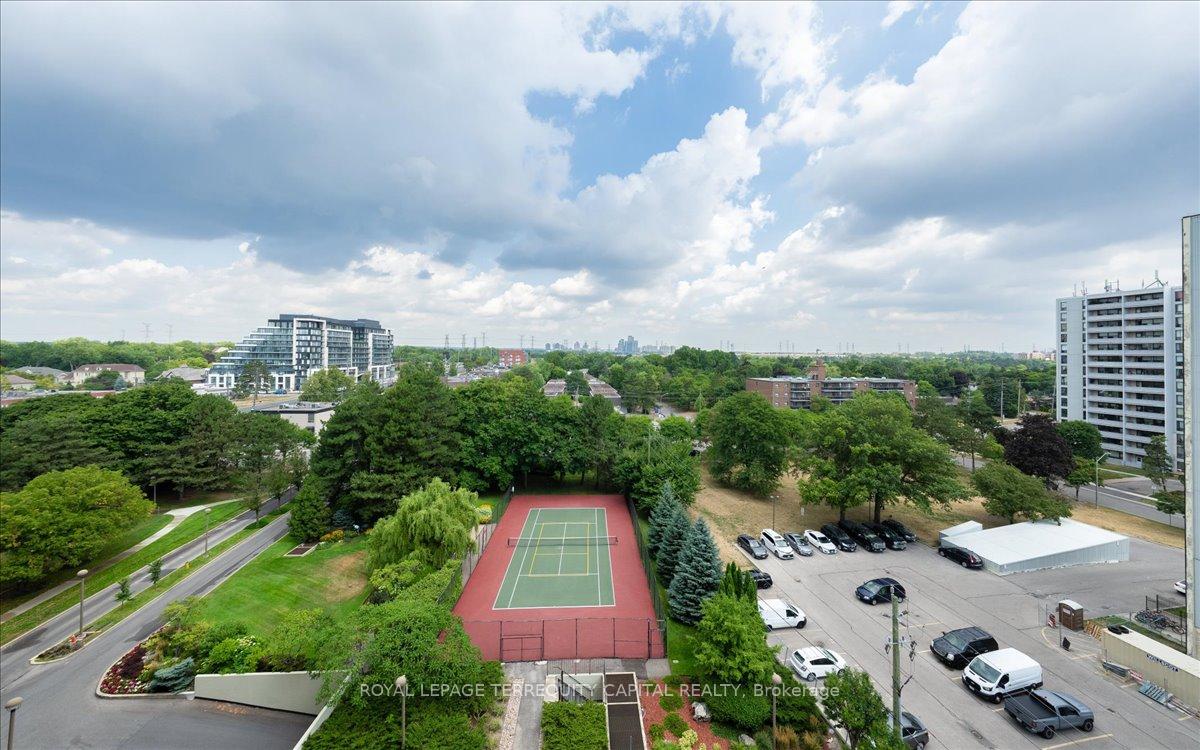 Photo 30 of Unit 909, 8111 Yonge Street, Markham, Royal Orchard — HOMEH