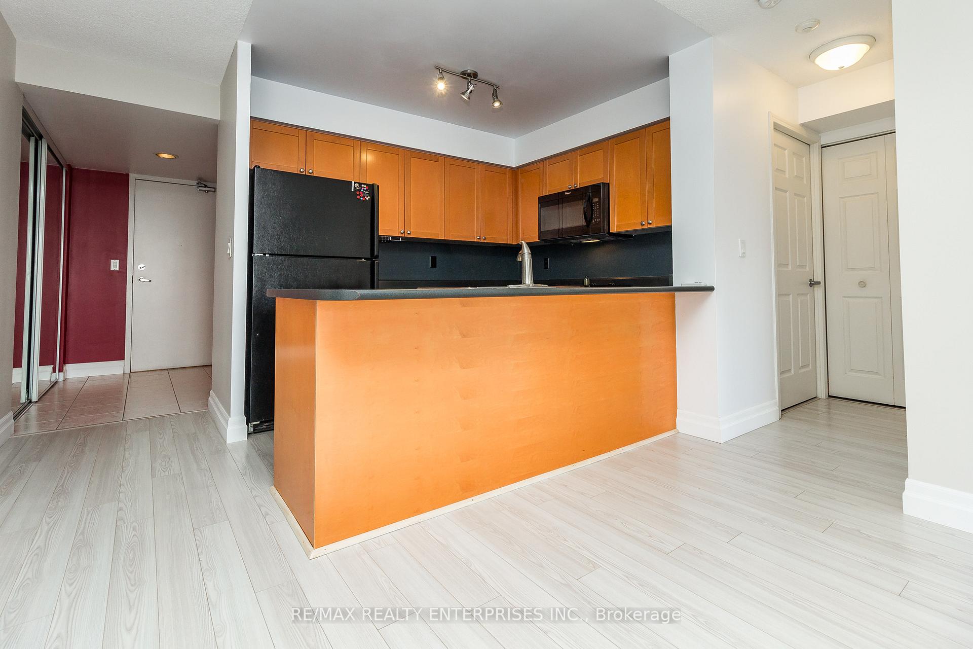 Photo 3 of Unit 810, 330 Adelaide Street E, Toronto, Moss Park — HOMEH