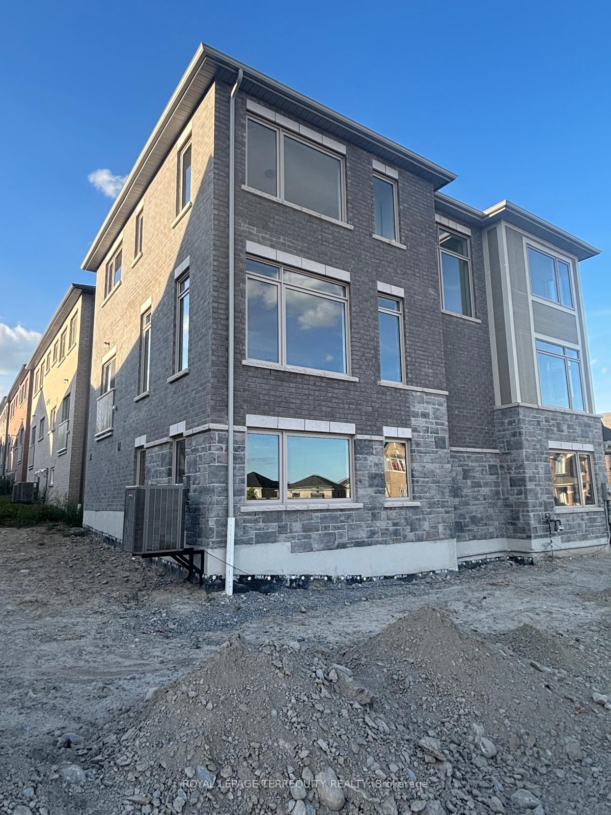 Photo 5 of 2540 Hibiscus Drive E, Pickering, Rural Pickering — HOMEH