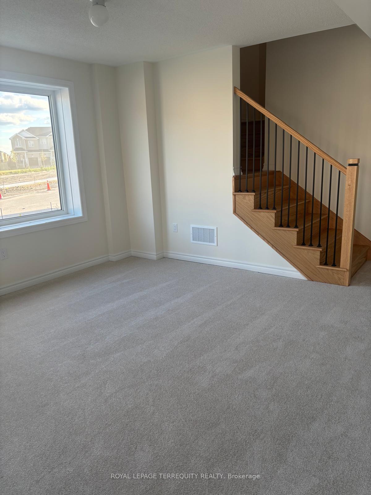 Photo 4 of 2540 Hibiscus Drive E, Pickering, Rural Pickering — HOMEH