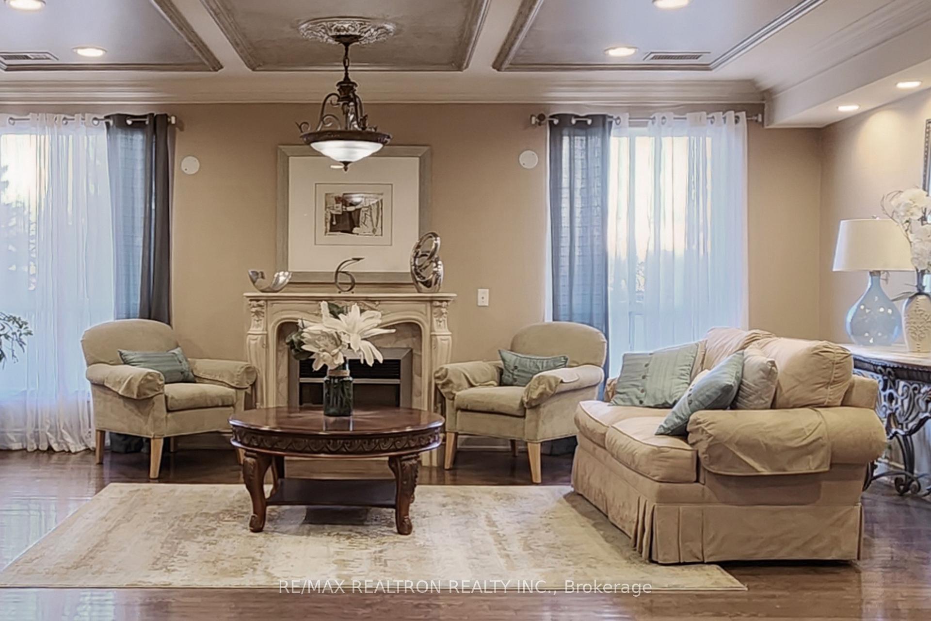 Photo 3 of Unit 303, 1 Maison Parc Court, Vaughan, Lakeview Estates — HOMEH