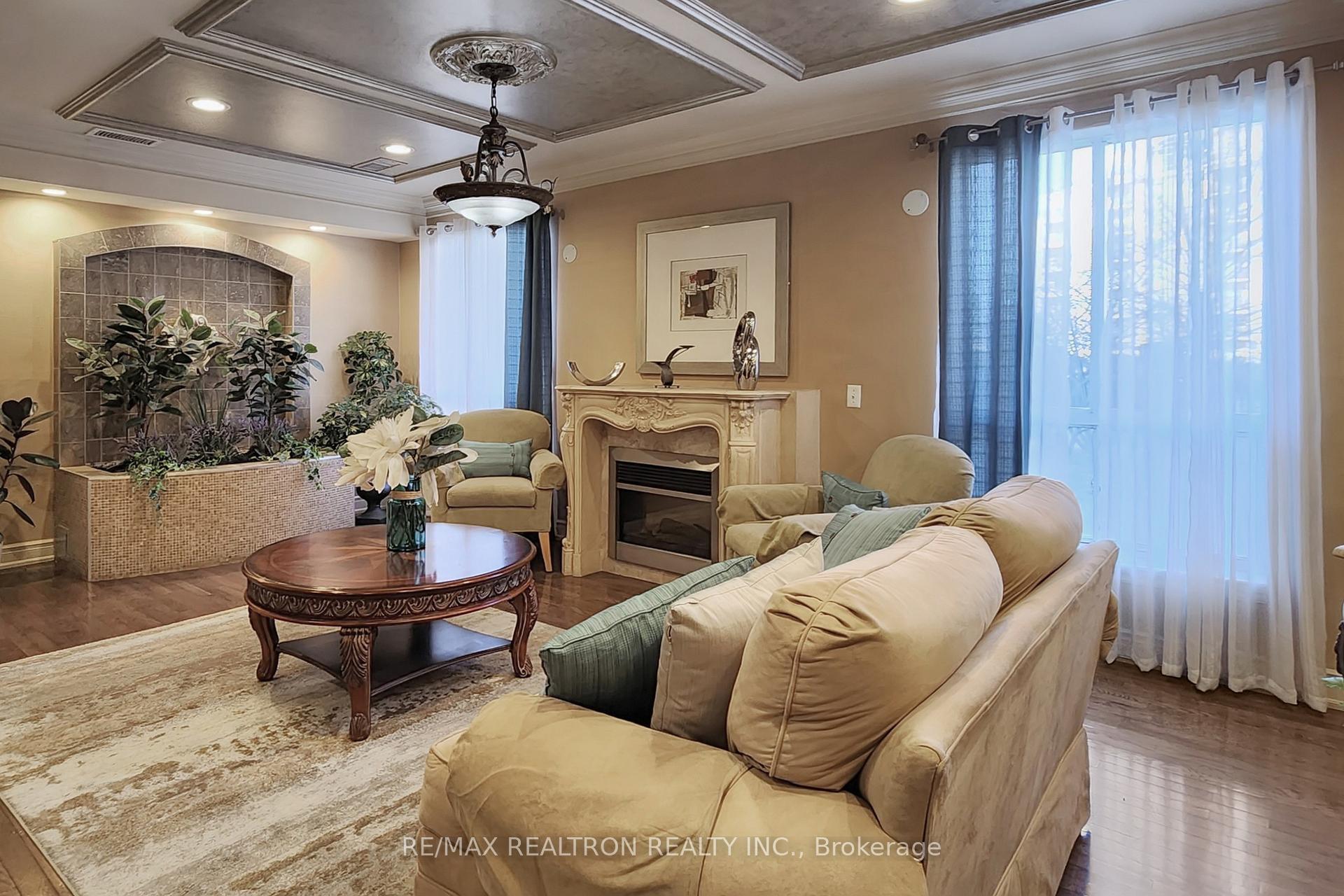Photo 5 of Unit 303, 1 Maison Parc Court, Vaughan, Lakeview Estates — HOMEH