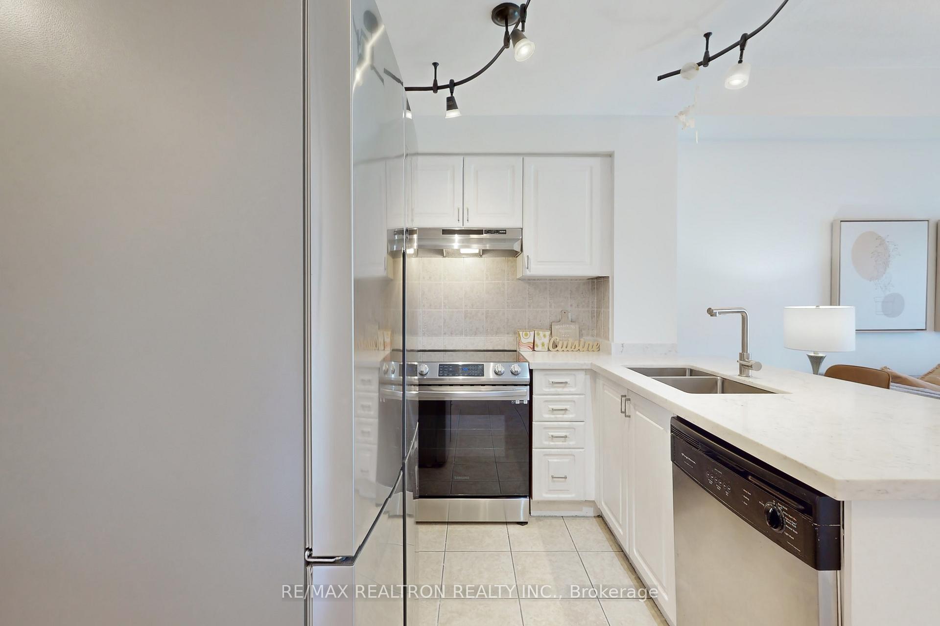 Photo 15 of Unit 303, 1 Maison Parc Court, Vaughan, Lakeview Estates — HOMEH