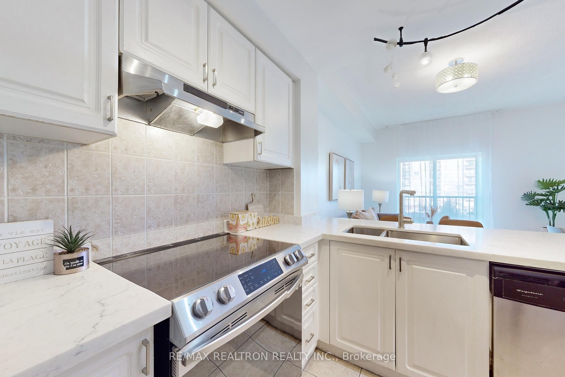 Photo 10 of Unit 303, 1 Maison Parc Court, Vaughan, Lakeview Estates — HOMEH