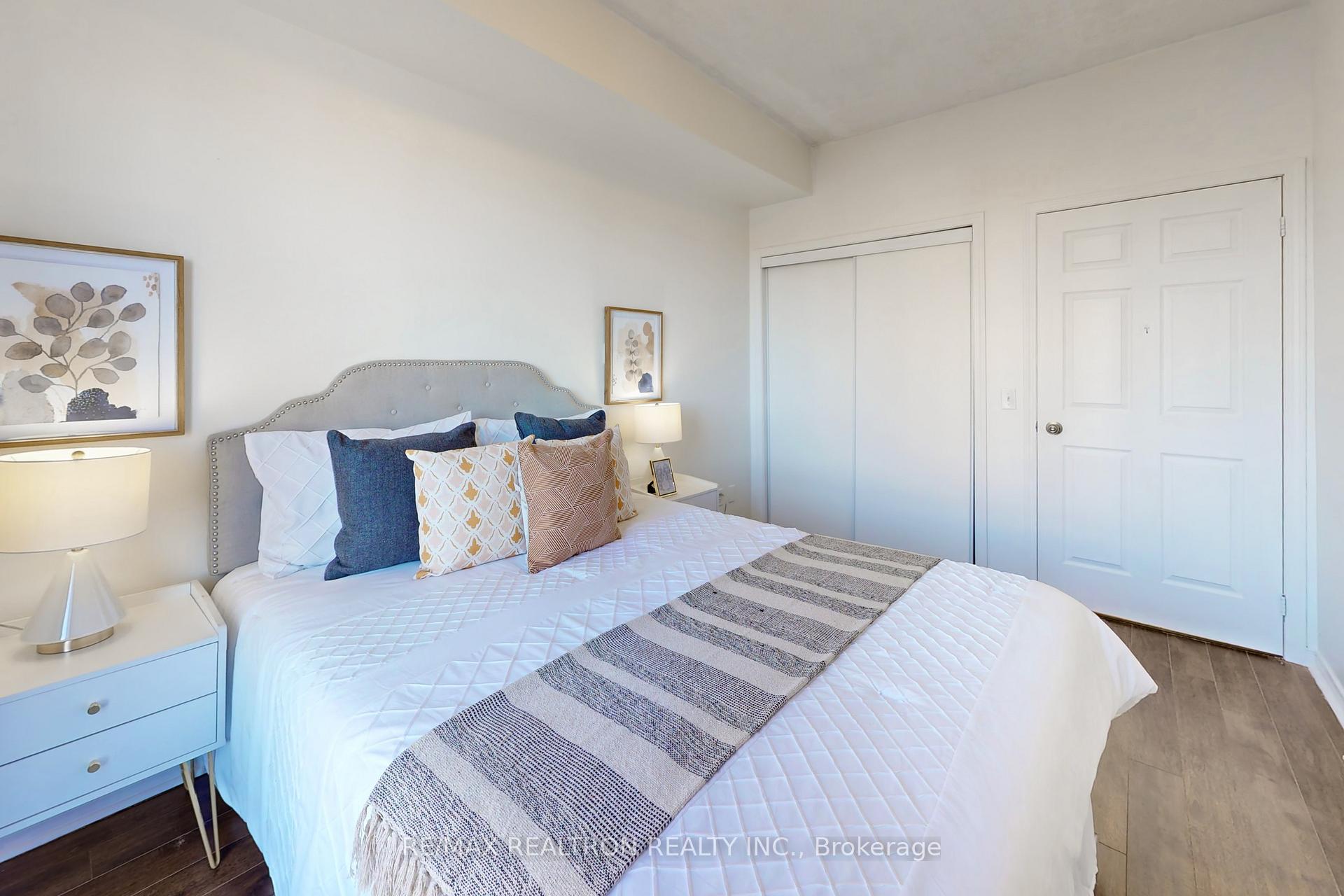 Photo 12 of Unit 303, 1 Maison Parc Court, Vaughan, Lakeview Estates — HOMEH