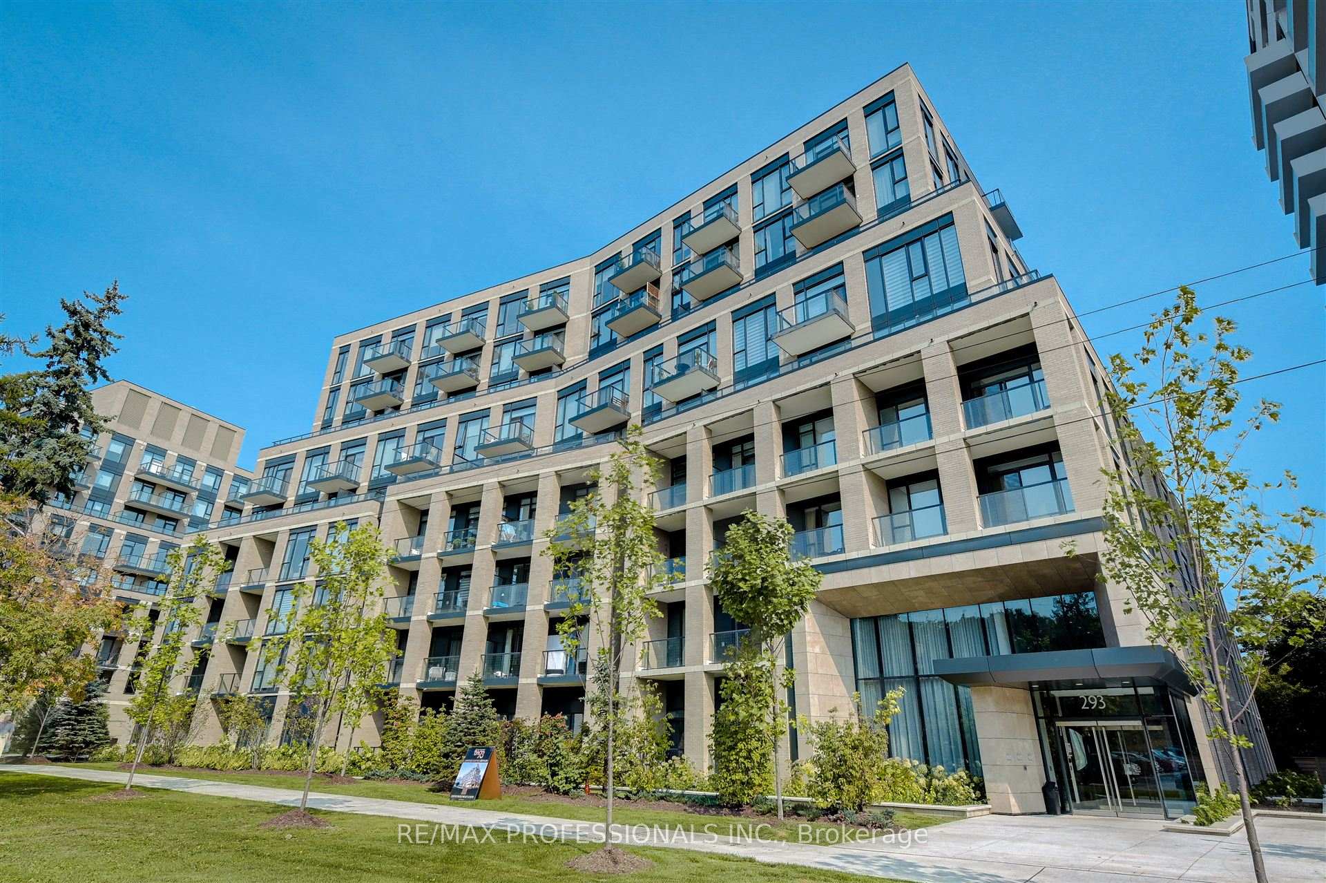 Front of Unit 907, 293 The Kingsway