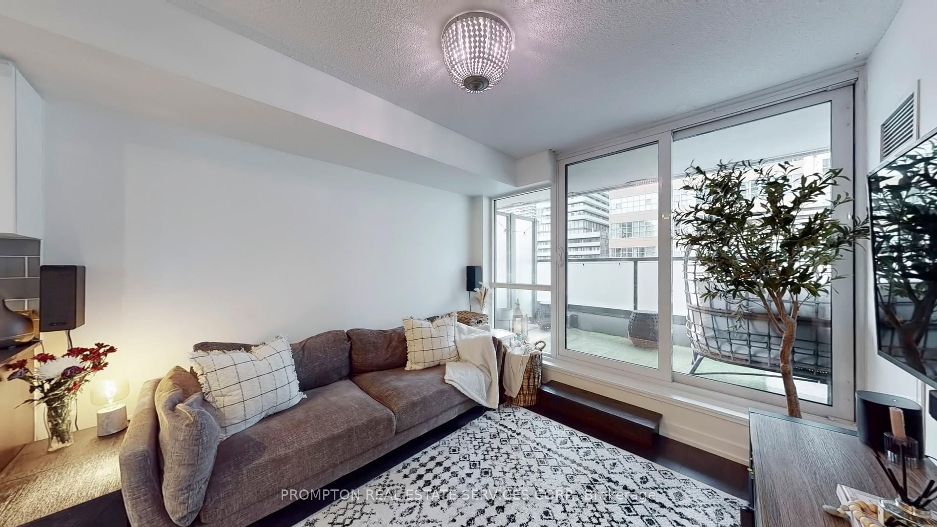 Photo 4 of Unit 307, 125 Redpath Avenue, Toronto, Mount Pleasant West — HOMEH