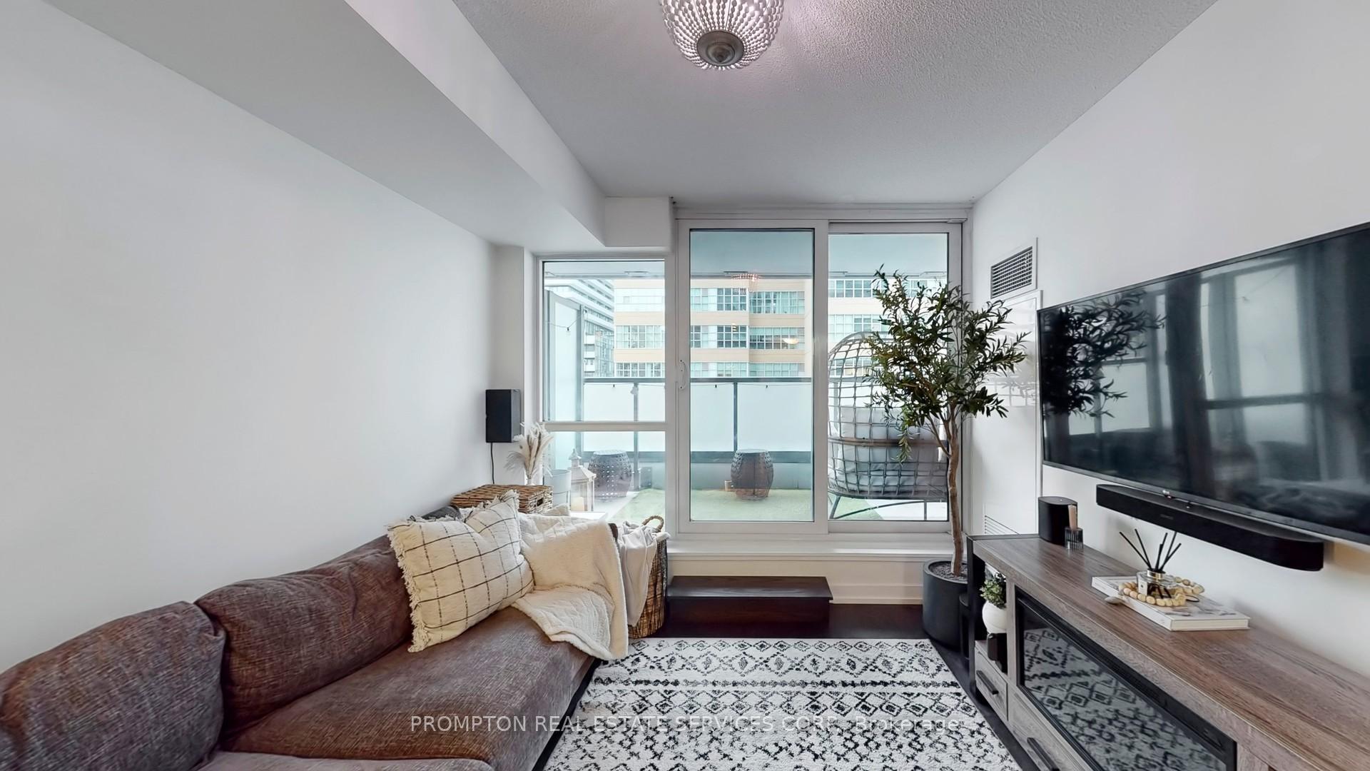 Photo 2 of Unit 307, 125 Redpath Avenue, Toronto, Mount Pleasant West — HOMEH