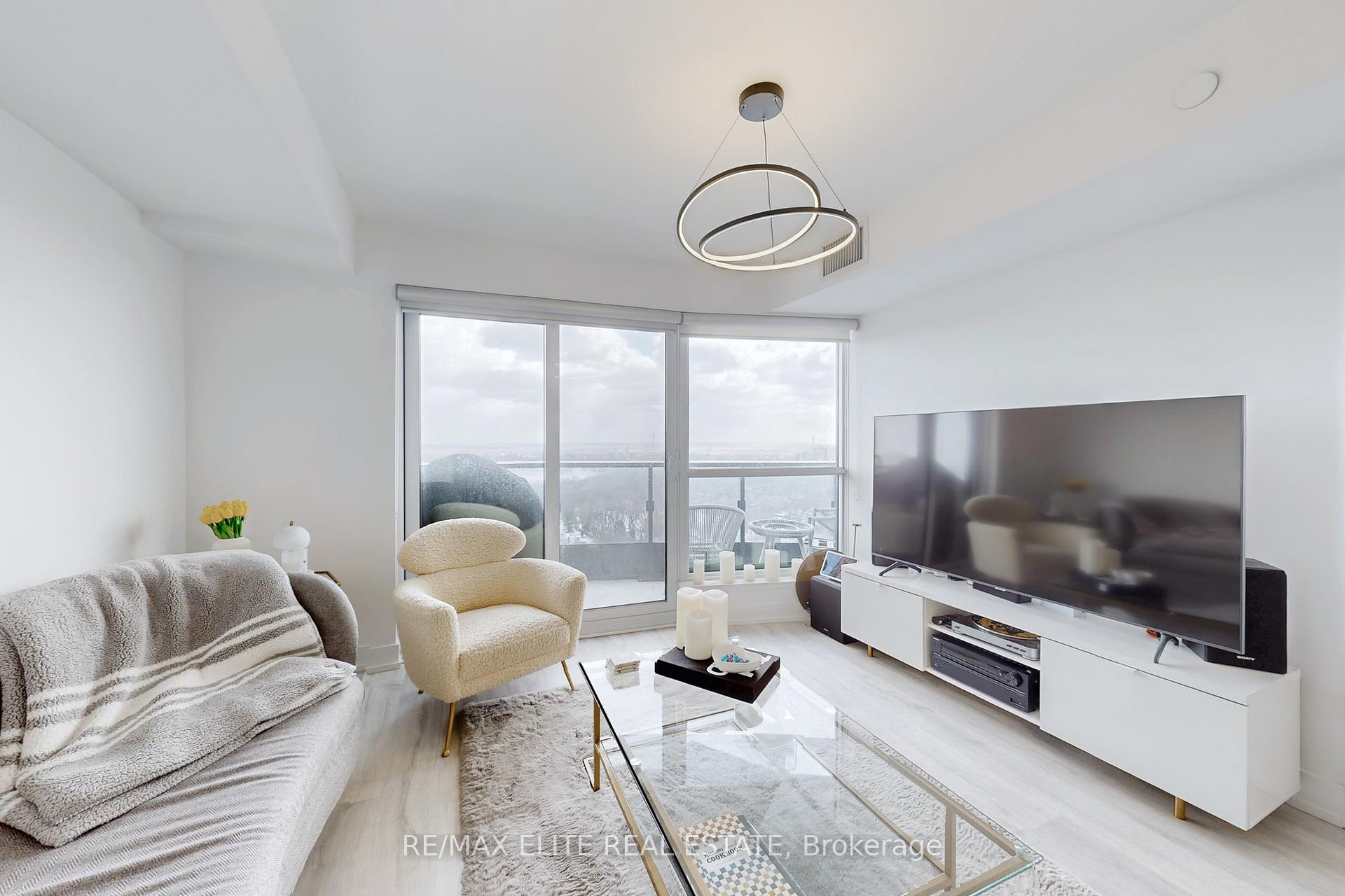 Photo 4 of Unit 2418, 585 Bloor Street E, Toronto, North St. James Town — HOMEH