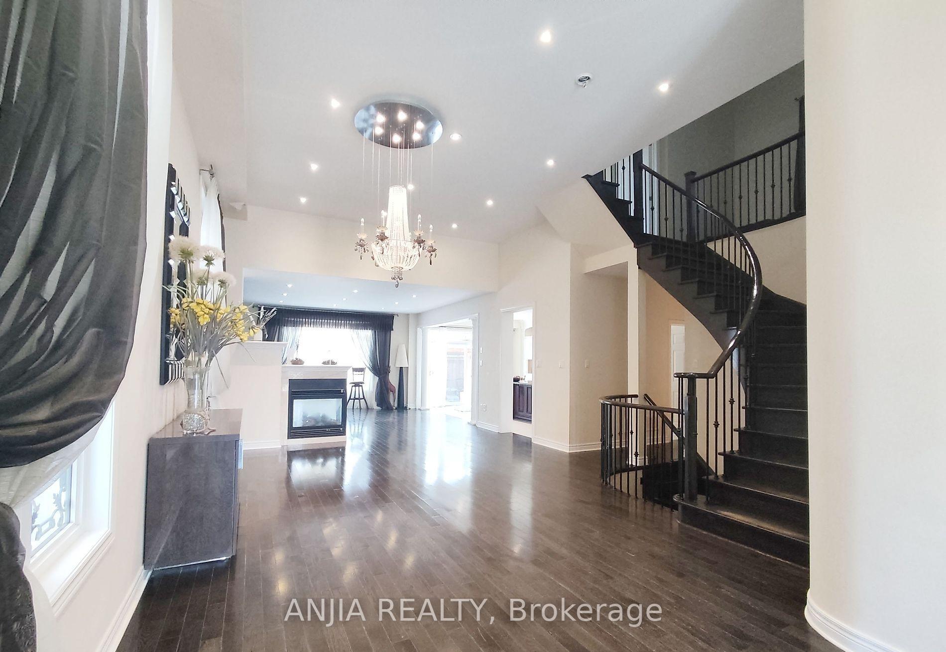 Photo 6 of 19 Savona Place, Vaughan, Patterson — HOMEH