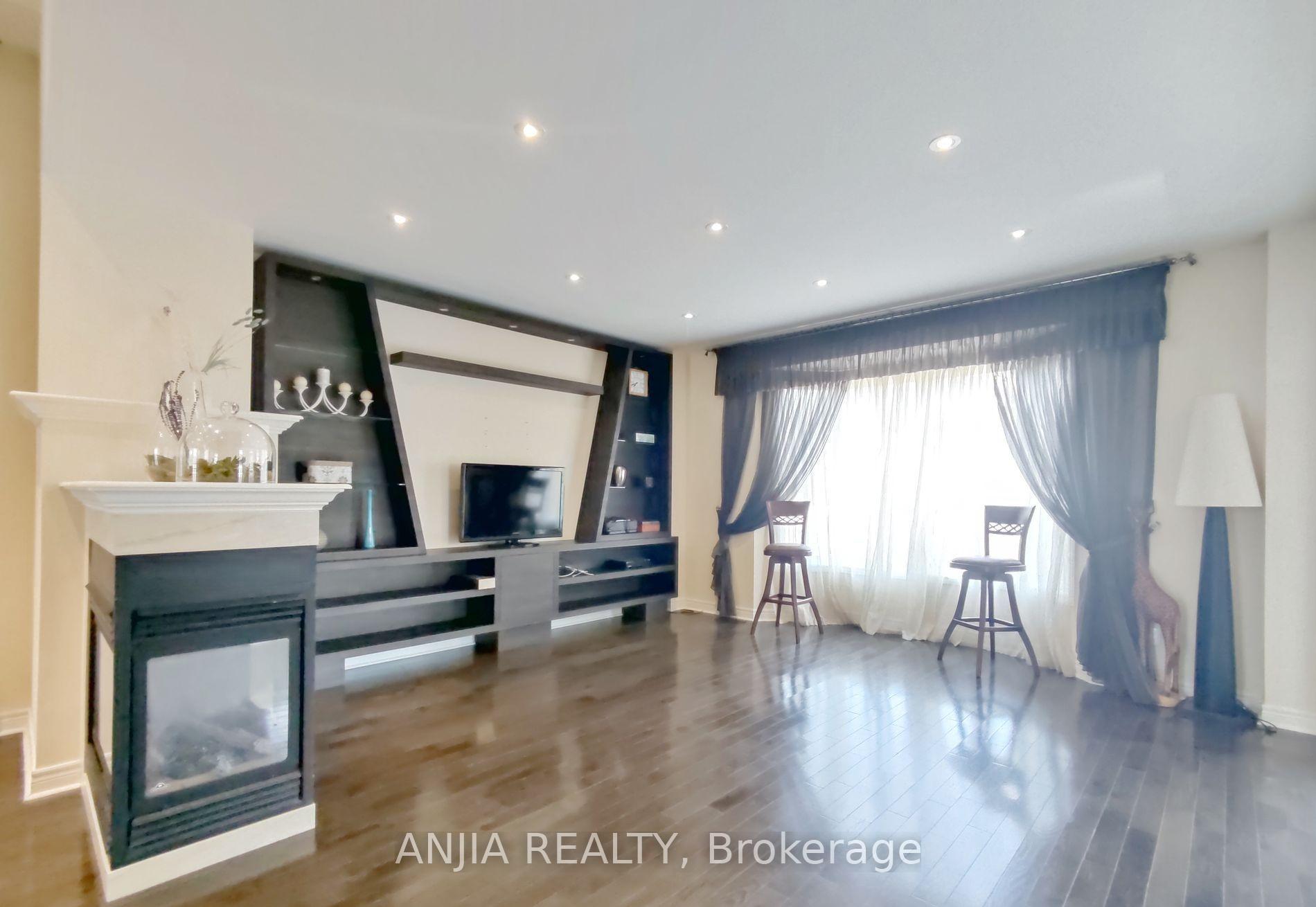 Photo 7 of 19 Savona Place, Vaughan, Patterson — HOMEH