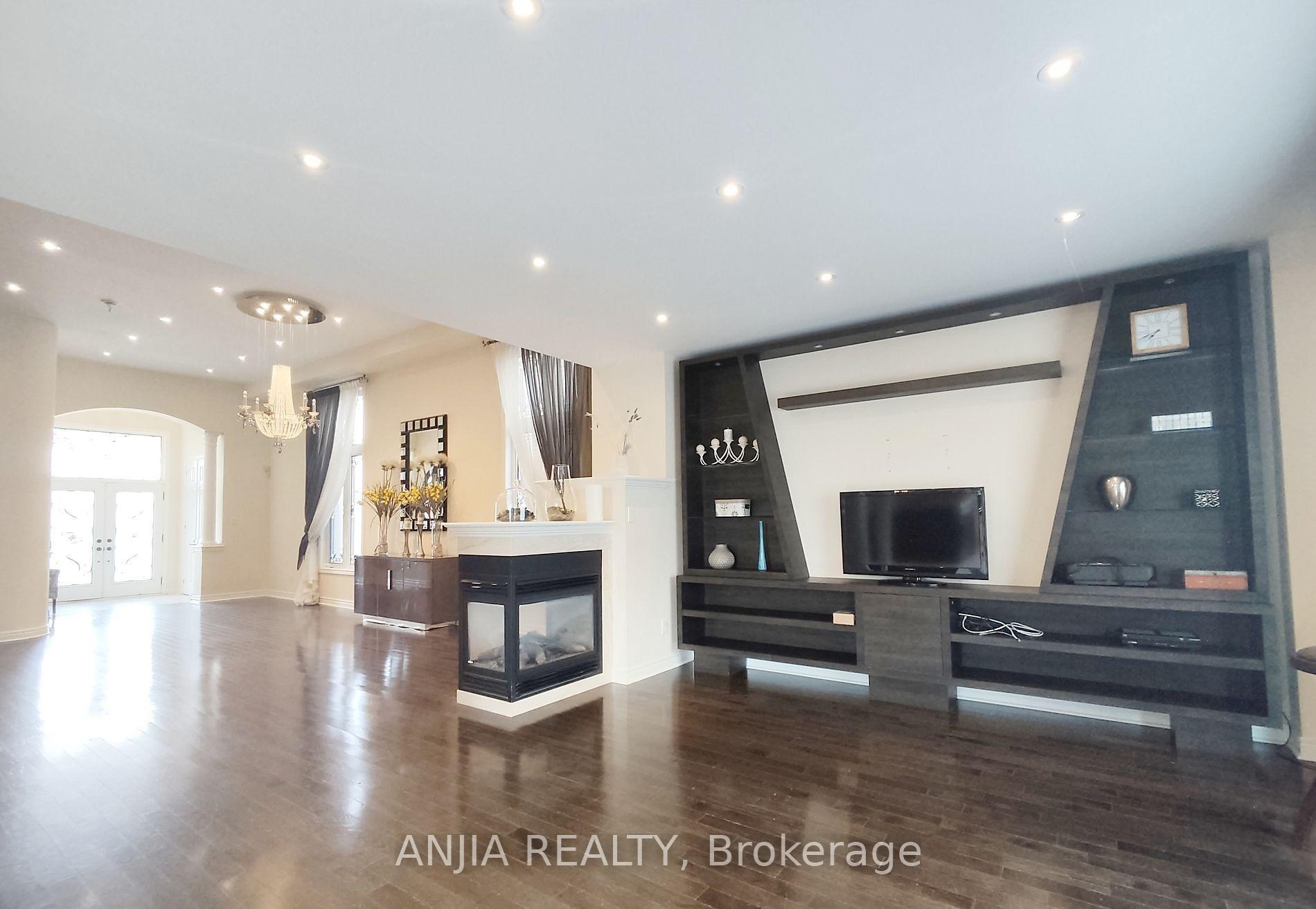 Photo 14 of 19 Savona Place, Vaughan, Patterson — HOMEH