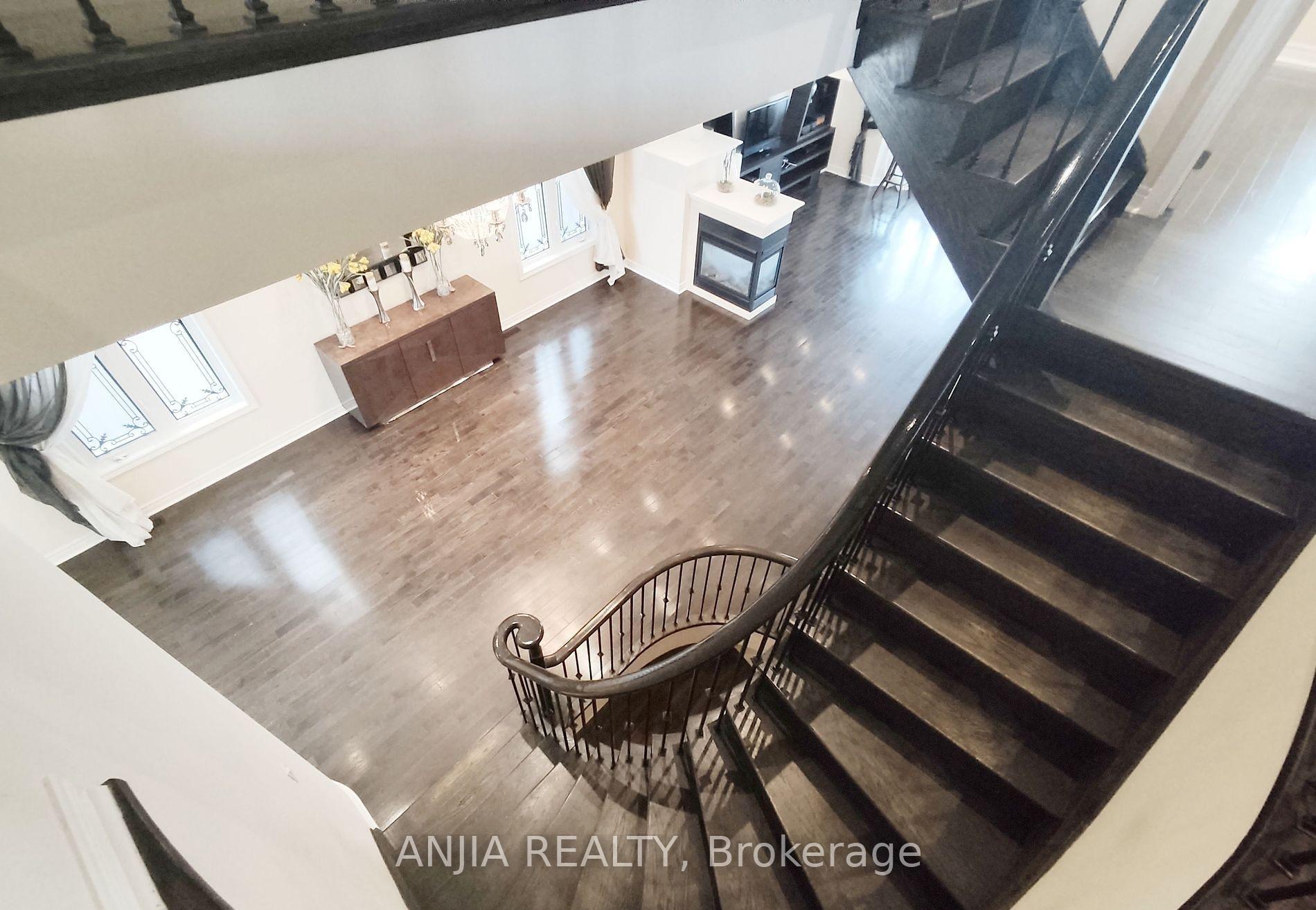 Photo 22 of 19 Savona Place, Vaughan, Patterson — HOMEH