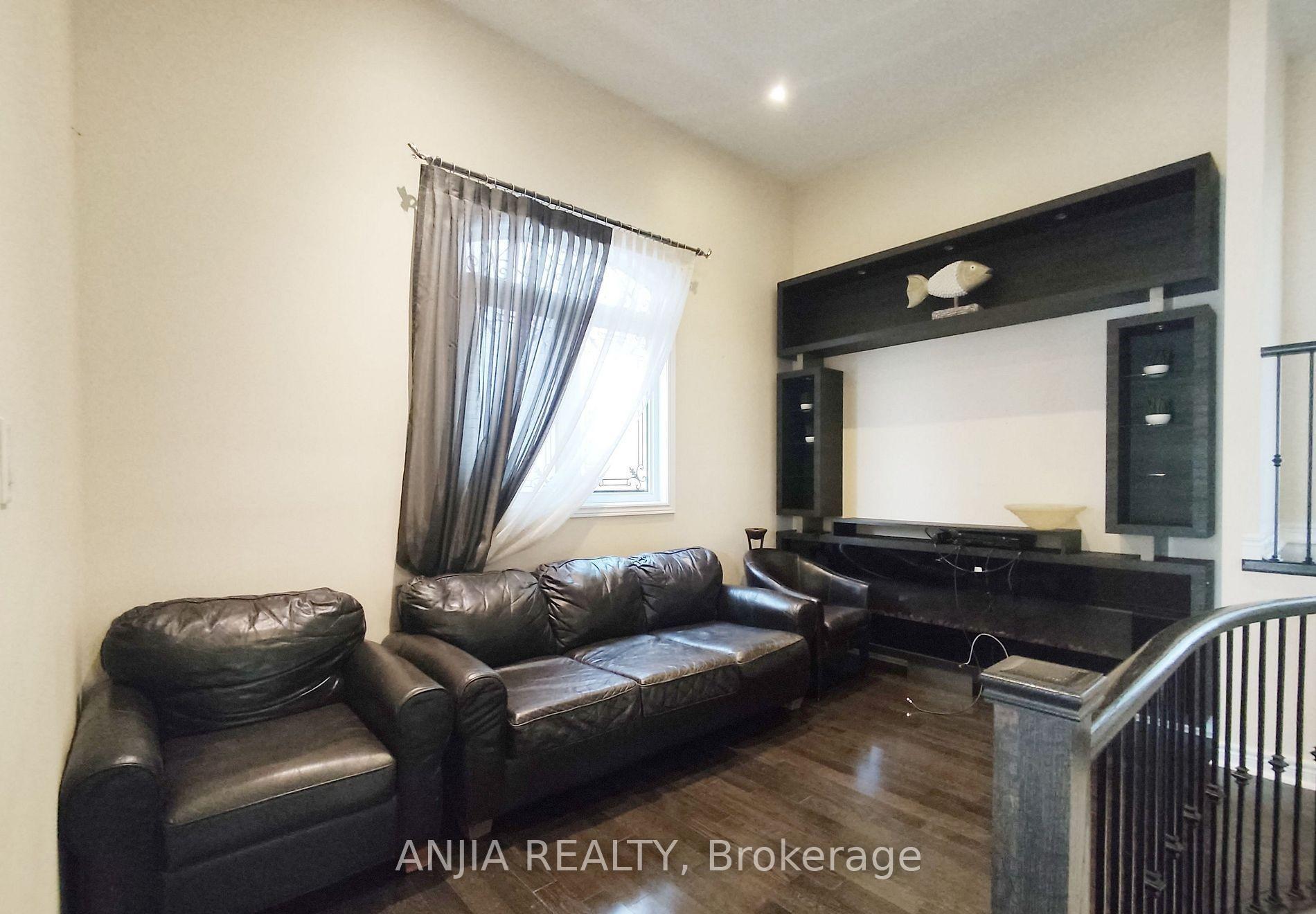 Photo 9 of 19 Savona Place, Vaughan, Patterson — HOMEH