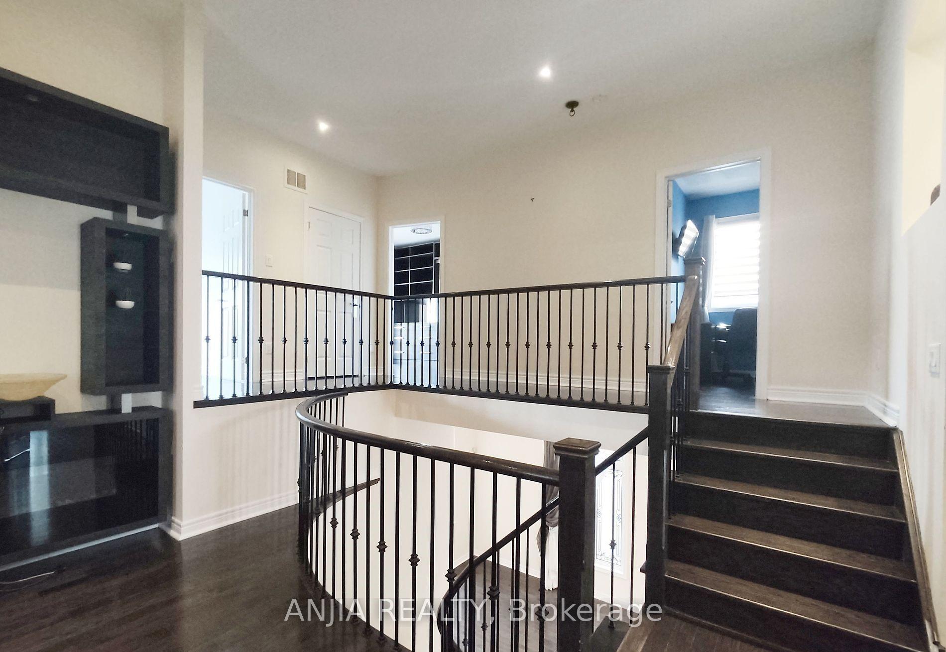 Photo 16 of 19 Savona Place, Vaughan, Patterson — HOMEH