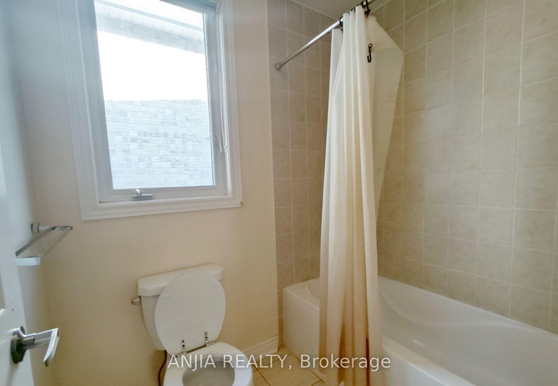 Photo 18 of 19 Savona Place, Vaughan, Patterson — HOMEH