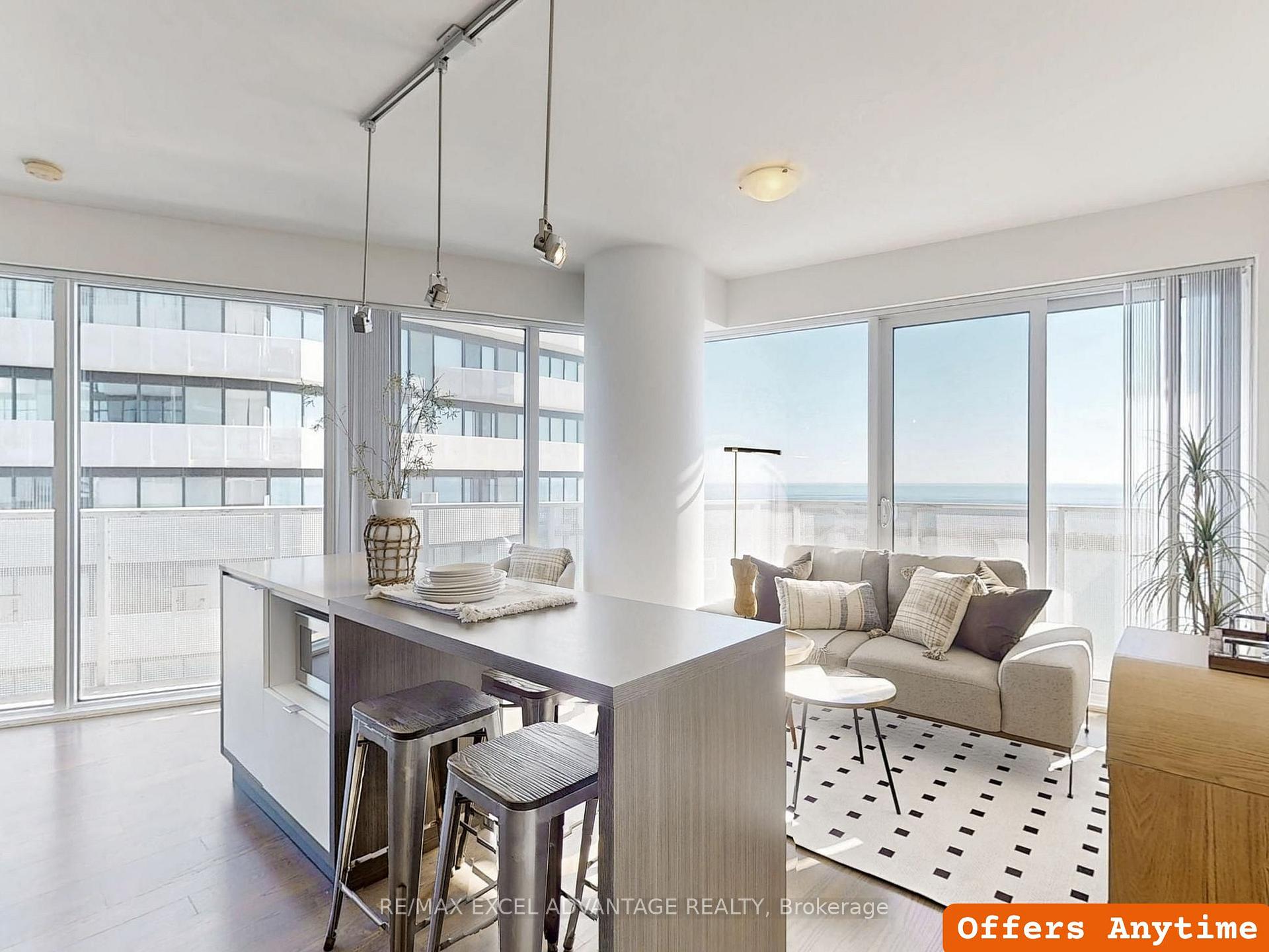 Front of Unit 6707, 100 Harbour Street