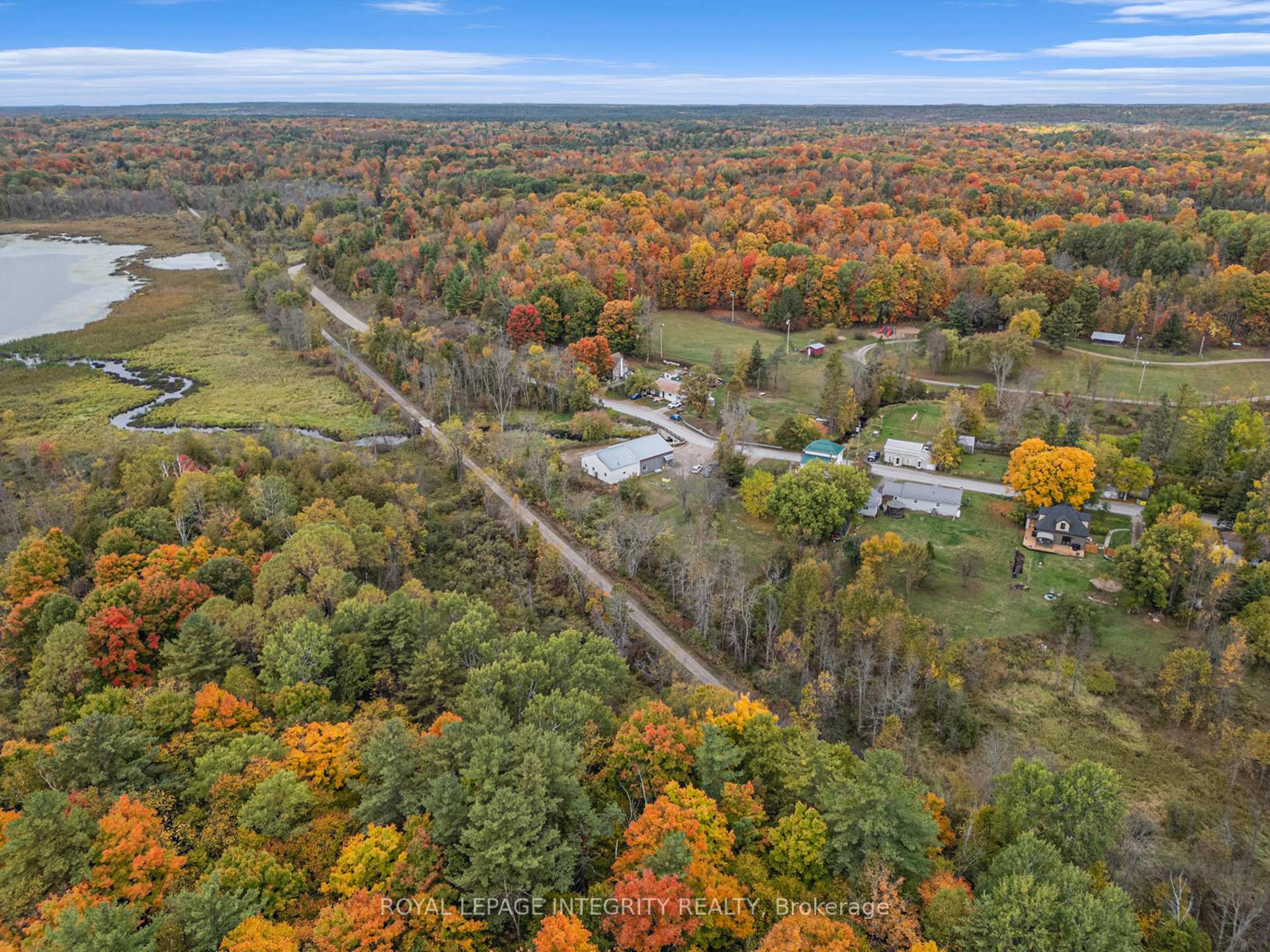 Photo 5 of 1081 Elm Tree Road, Frontenac, Frontenac Centre — HOMEH