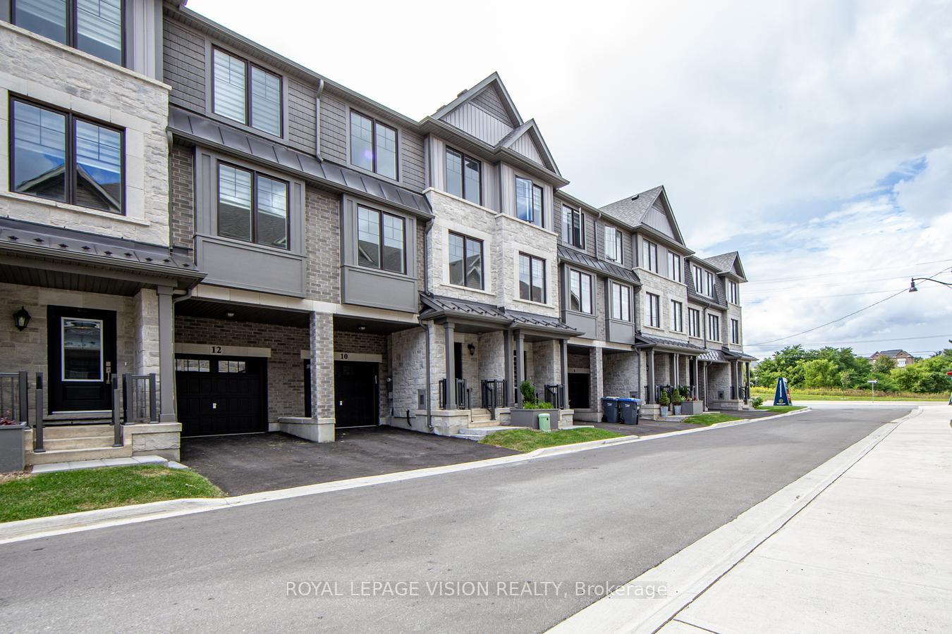 Photo 3 of 10 Folcroft Street, Brampton, Credit Valley — HOMEH