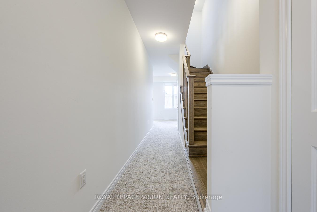 Photo 4 of 10 Folcroft Street, Brampton, Credit Valley — HOMEH