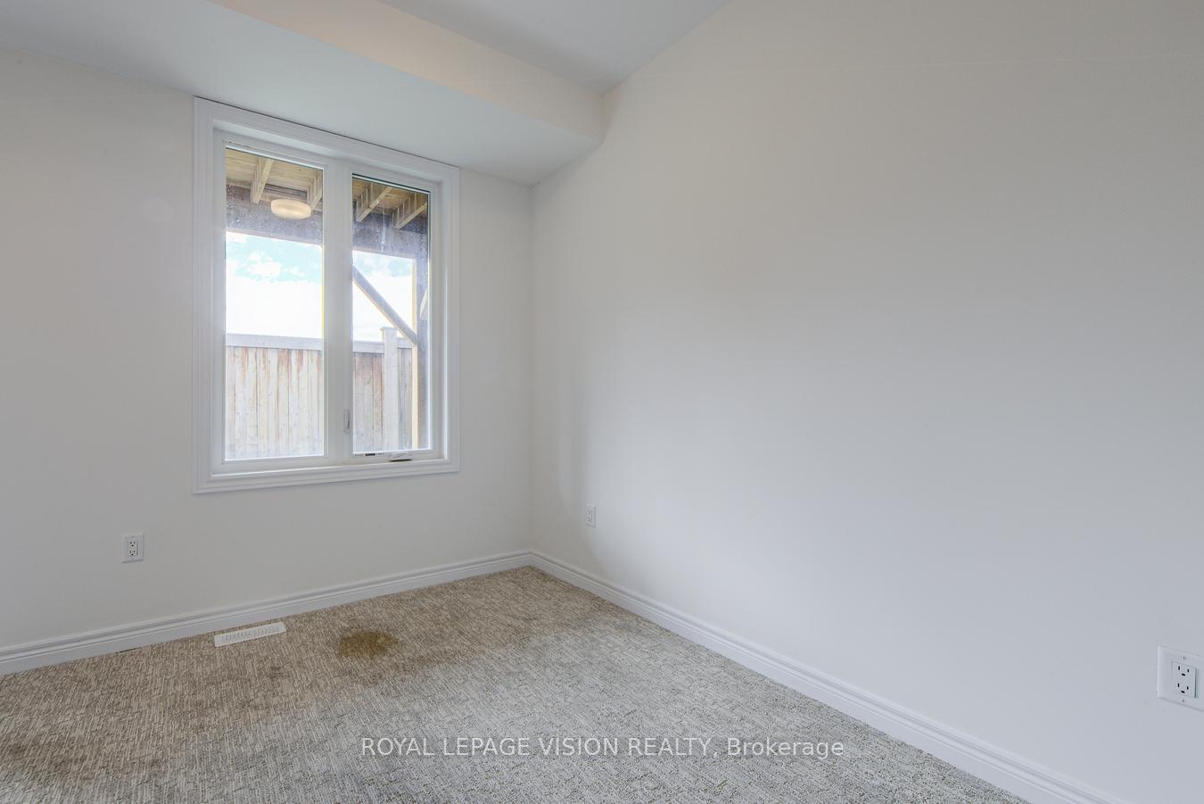 Photo 2 of 10 Folcroft Street, Brampton, Credit Valley — HOMEH