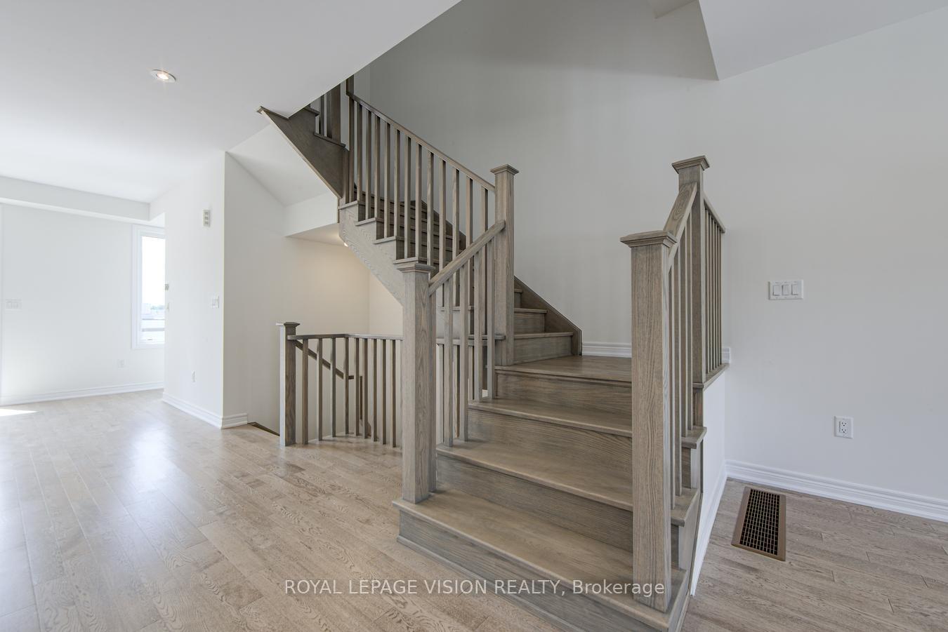 Photo 38 of 10 Folcroft Street, Brampton, Credit Valley — HOMEH
