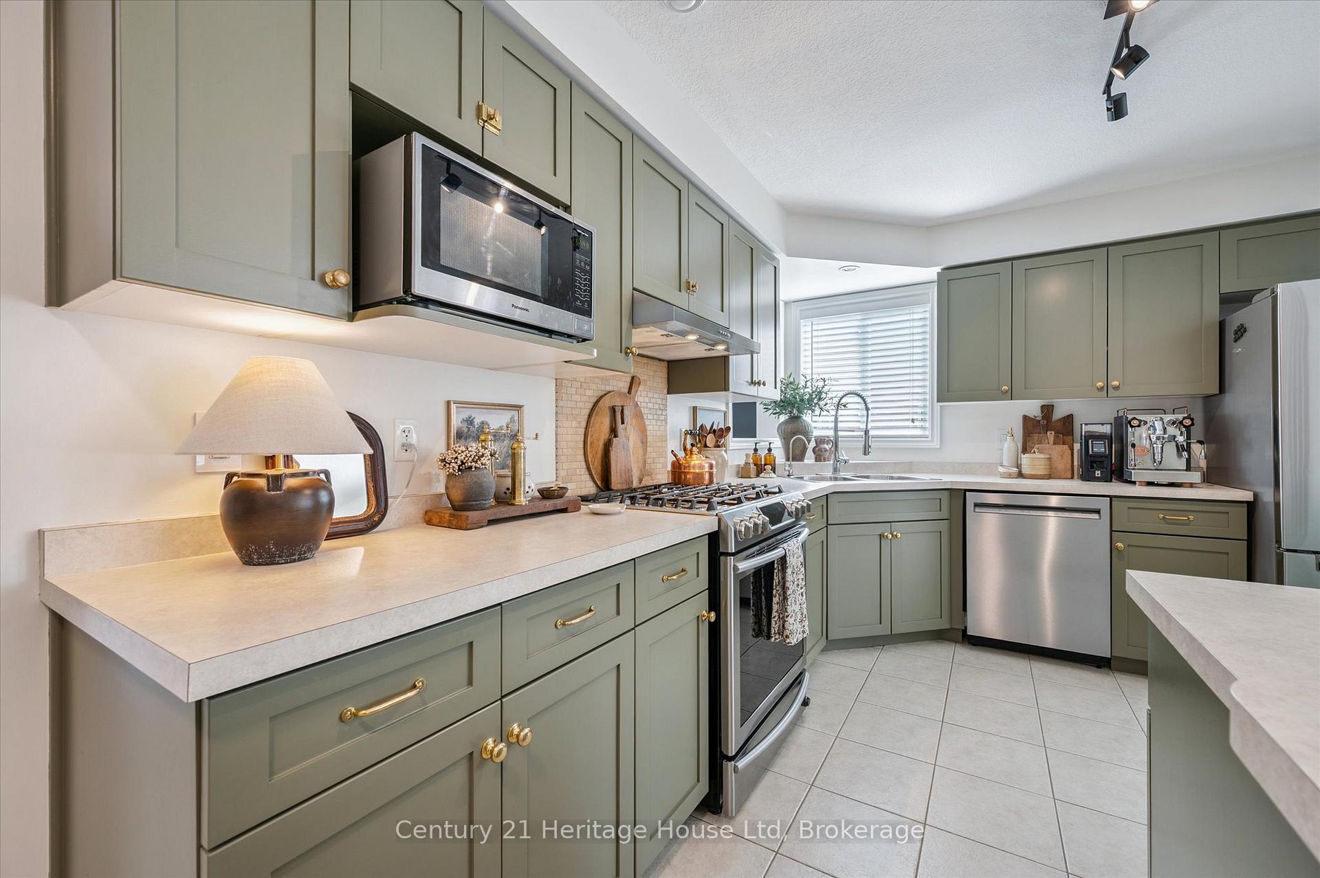 Photo 9 of Unit 7, 20 Shackleton Drive, Guelph, Grange Road — HOMEH
