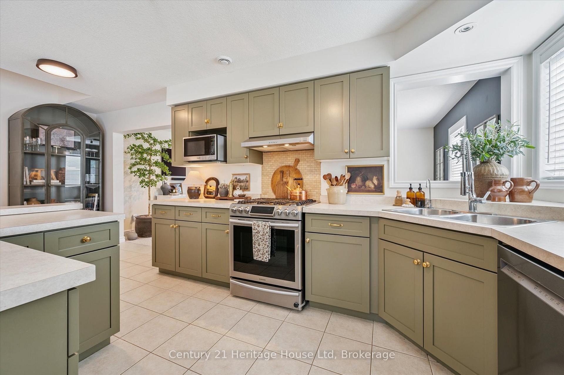 Photo 2 of Unit 7, 20 Shackleton Drive, Guelph, Grange Road — HOMEH