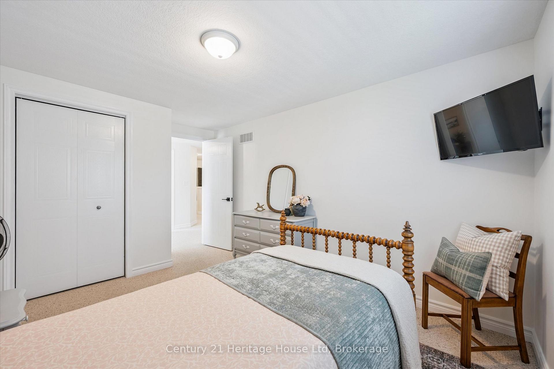 Photo 18 of Unit 7, 20 Shackleton Drive, Guelph, Grange Road — HOMEH