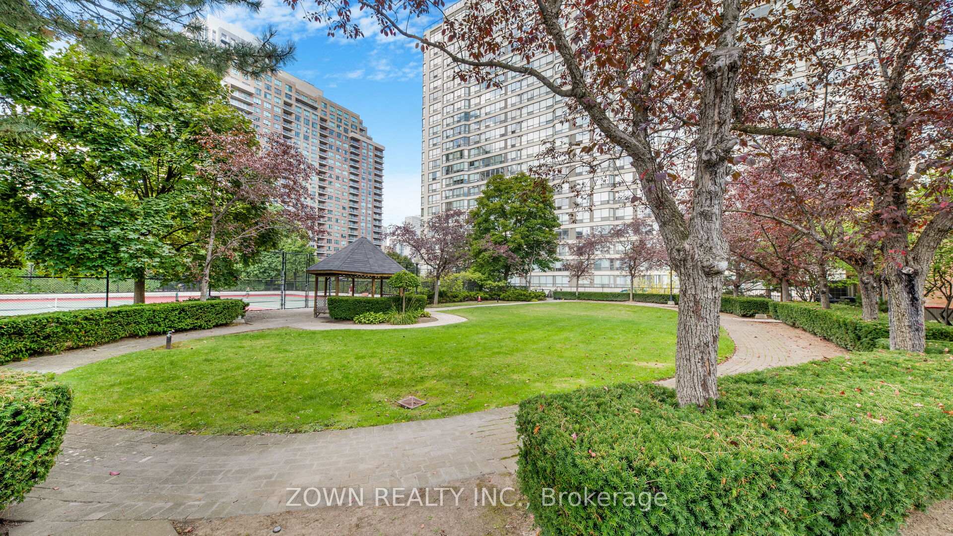 Front of Unit 805, 55 Elm Drive W