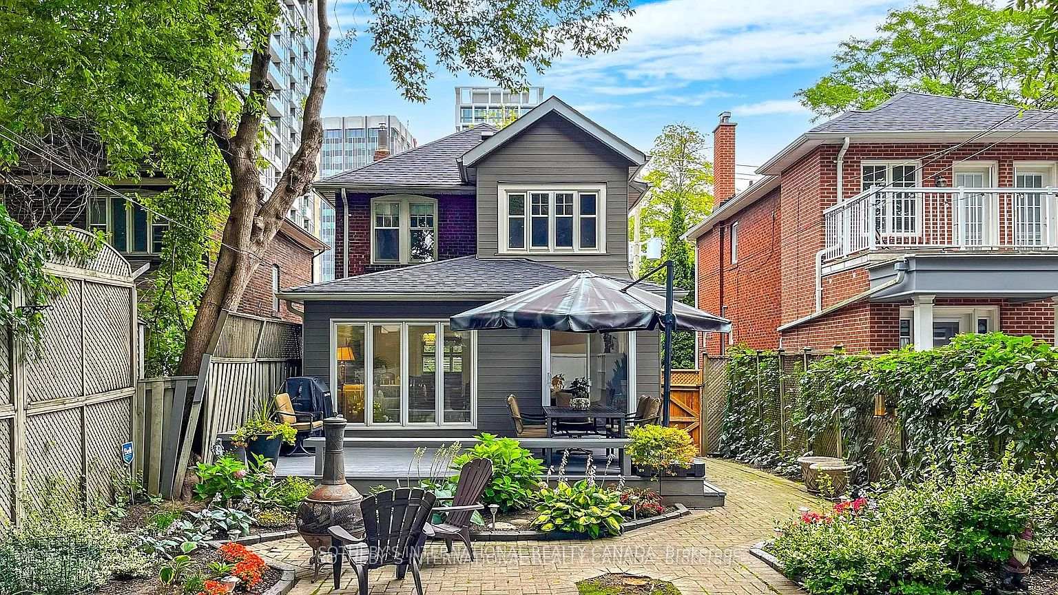 Front of 182 Duplex Avenue