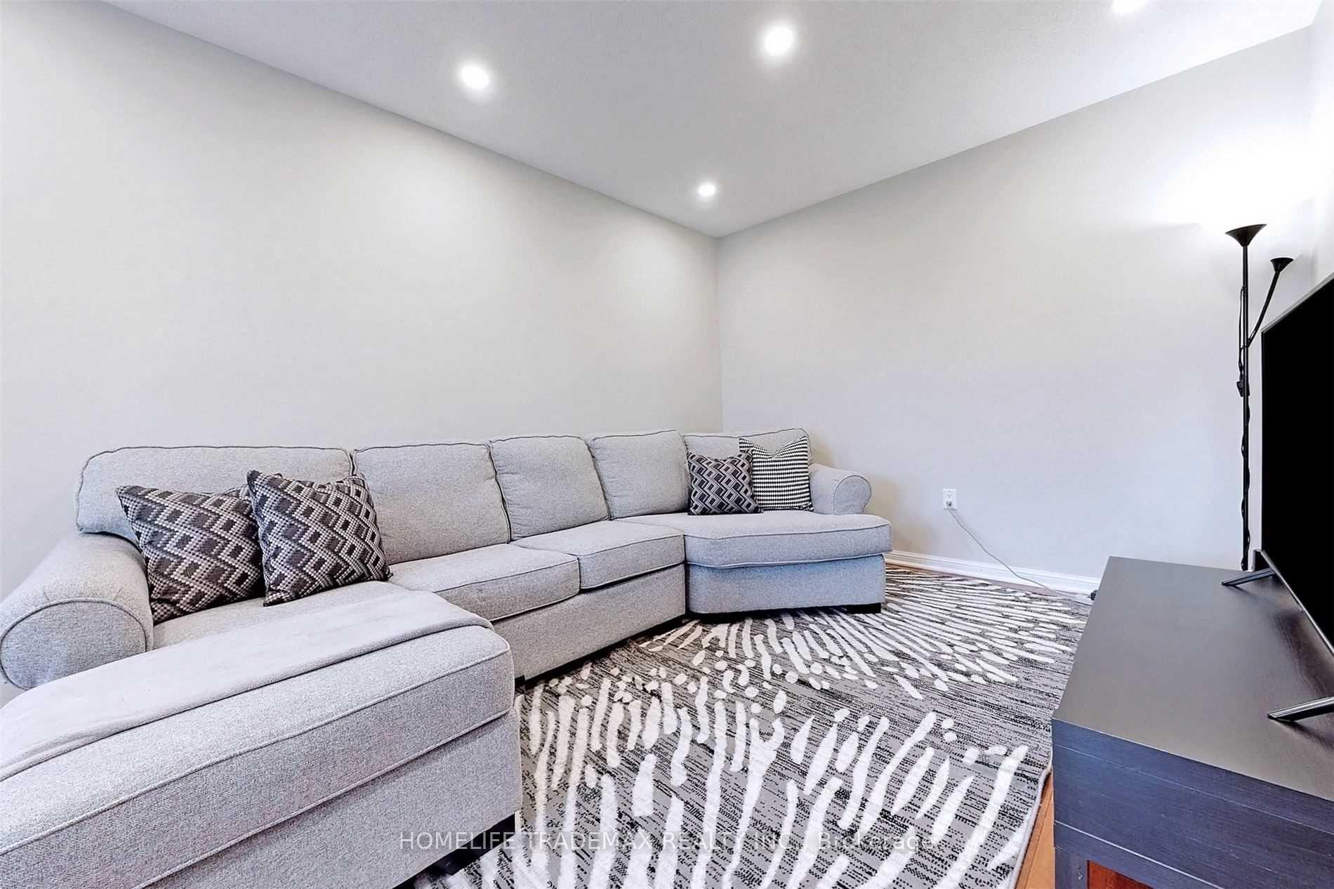 Photo 5 of 933 Hasselfeldt Heights, Milton, Coates — HOMEH