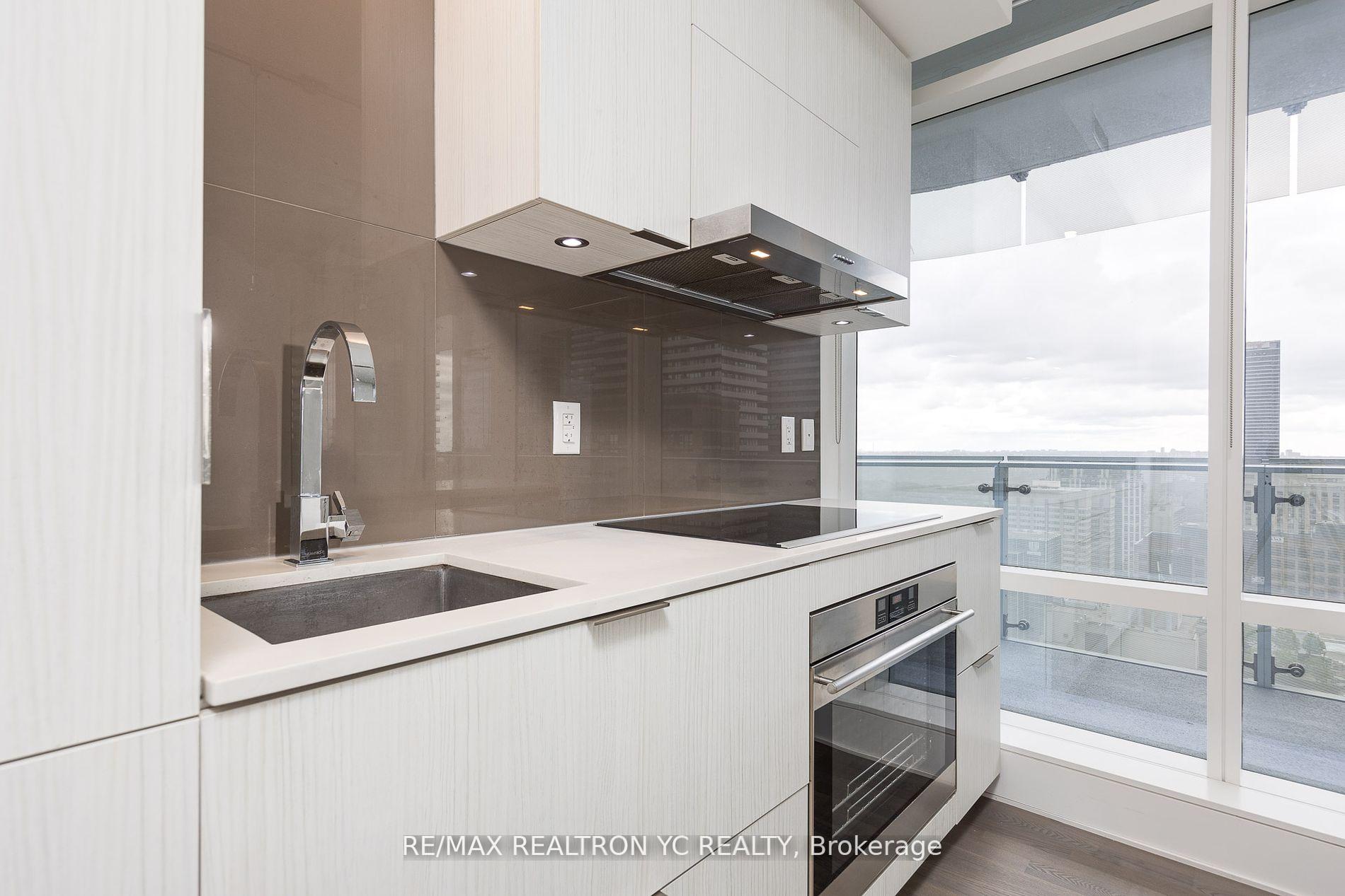 Photo 4 of Unit 2804, 1 Bloor Street E, Toronto, Church-Yonge Corridor — HOMEH