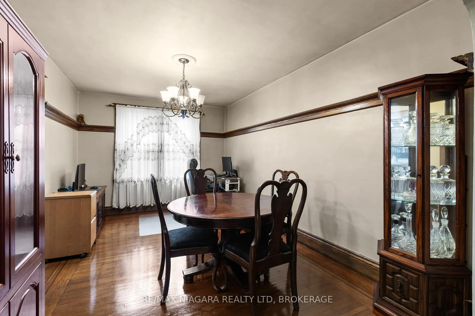 Photo 13 of 154 Melrose Avenue N, Hamilton, Stipley — HOMEH