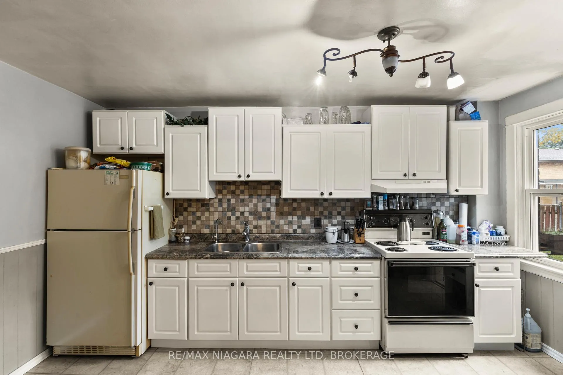 Photo 16 of 154 Melrose Avenue N, Hamilton, Stipley — HOMEH