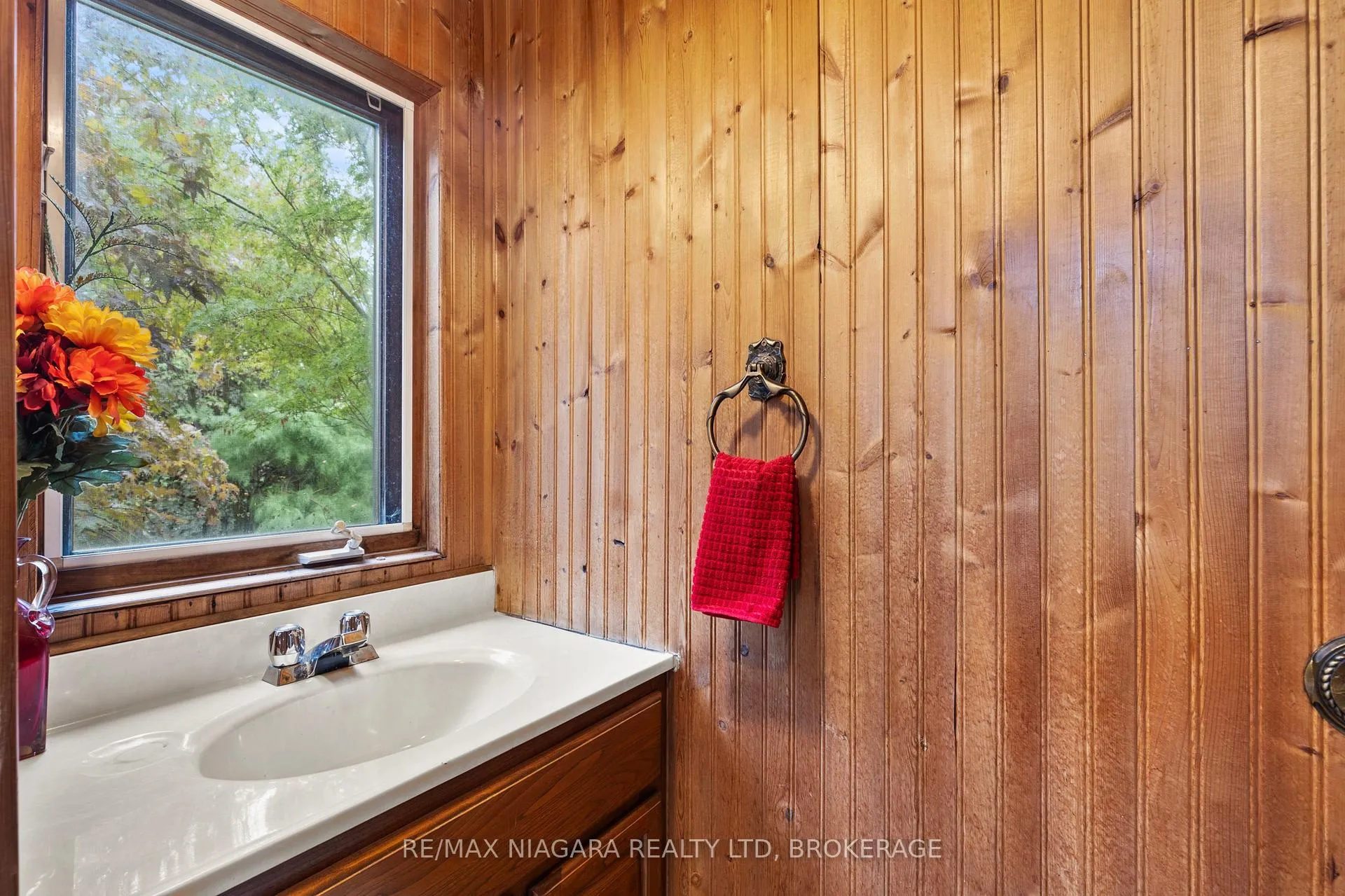 Photo 20 of 154 Melrose Avenue N, Hamilton, Stipley — HOMEH