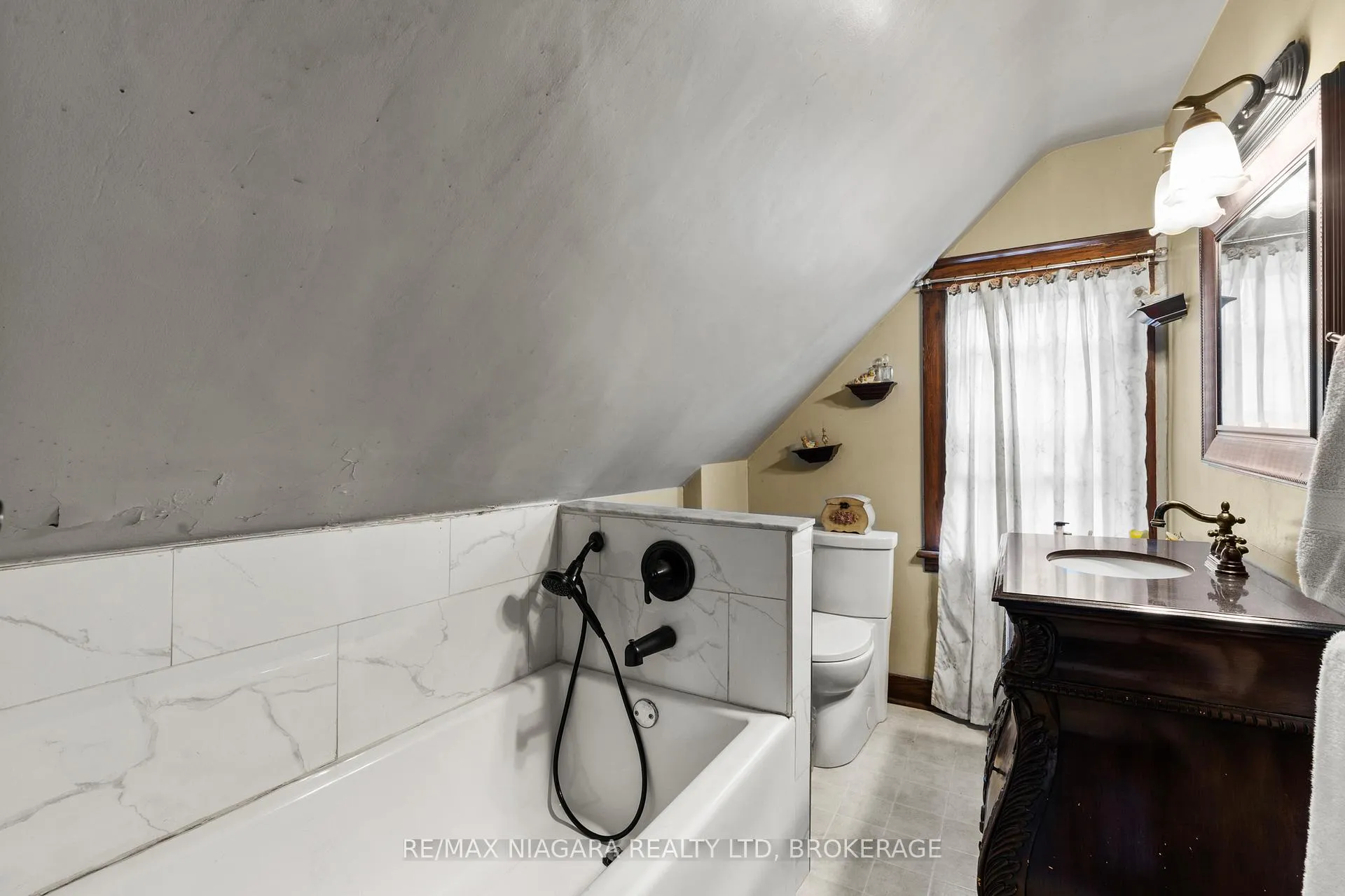 Photo 24 of 154 Melrose Avenue N, Hamilton, Stipley — HOMEH