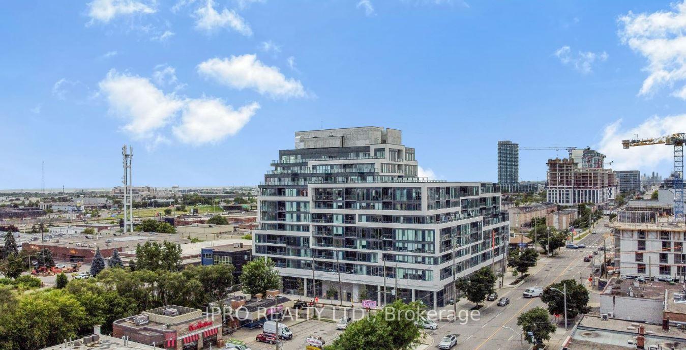 Front of Unit 307, 859 The Queensway